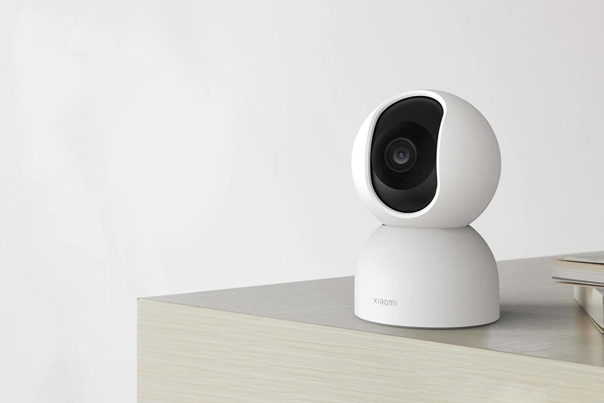 دوربین نظارتی شیائومی Xiaomi Smart Camera C400 روی میز