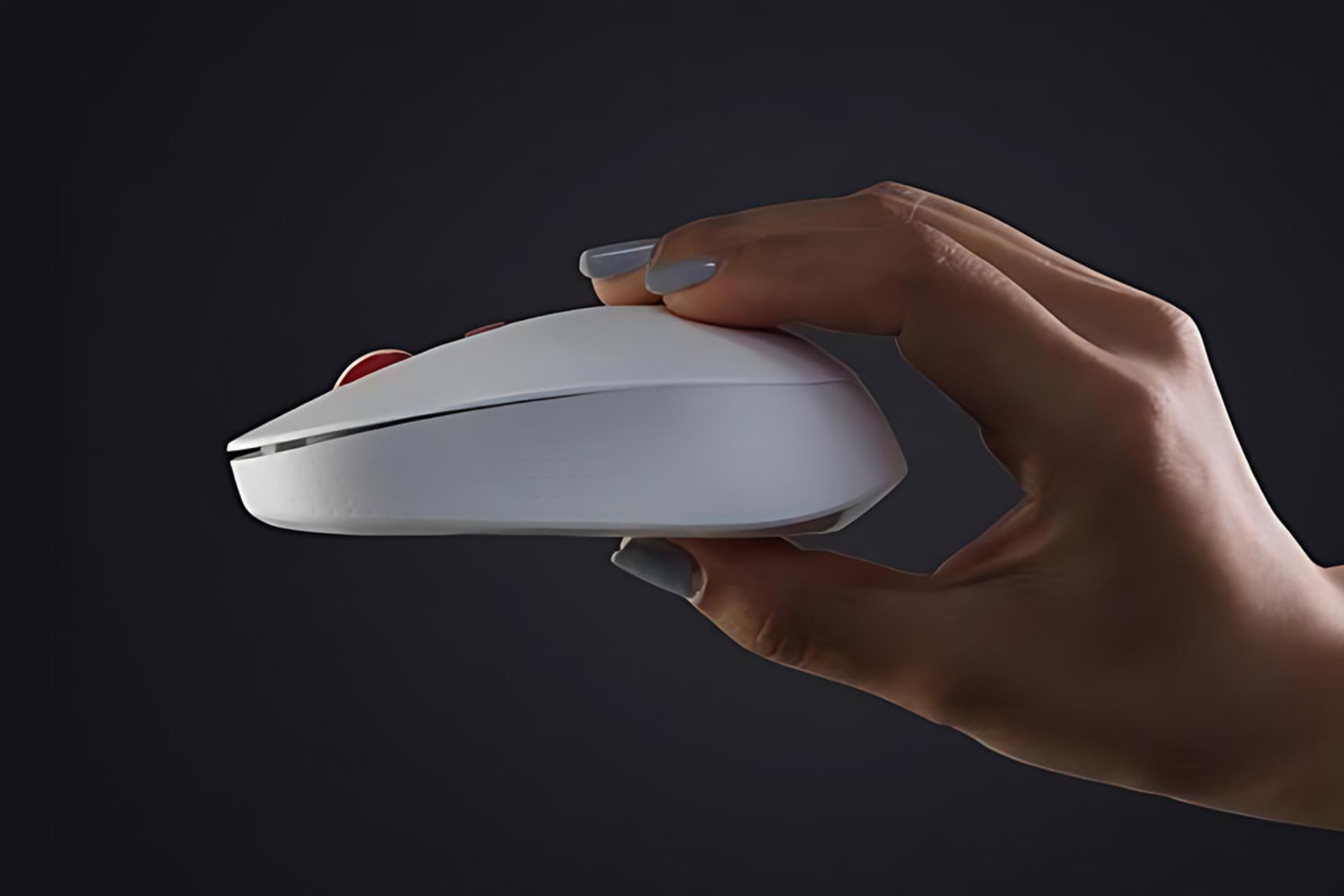 ابعاد ماوس شیائومی Xiaomi Miiiw MWMM01 در دست