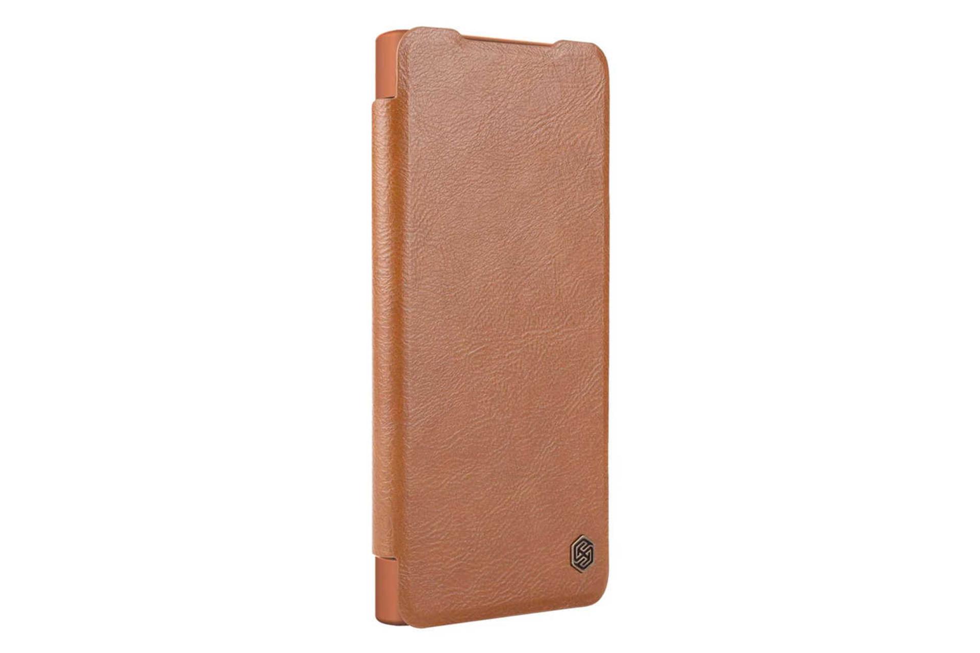 نمای سمت چپ کیف کلاسوری نیلکین مدل Qin Prop Leather Classic Cloth مناسب سامسونگ Galaxy S24 Ultra رنگ قهوه‌ای