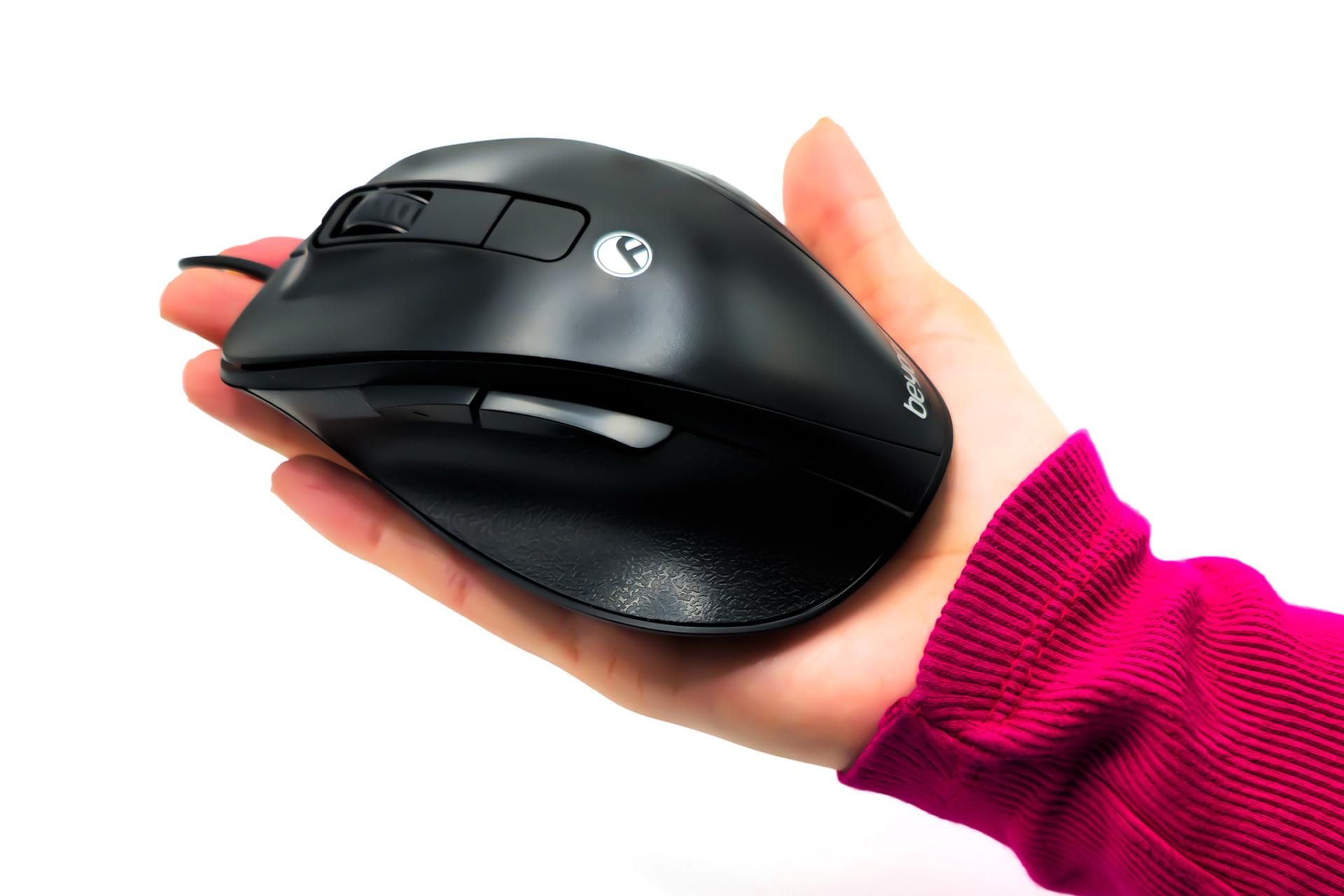 ابعاد ماوس بیاند Beyond BM-1510 در دست