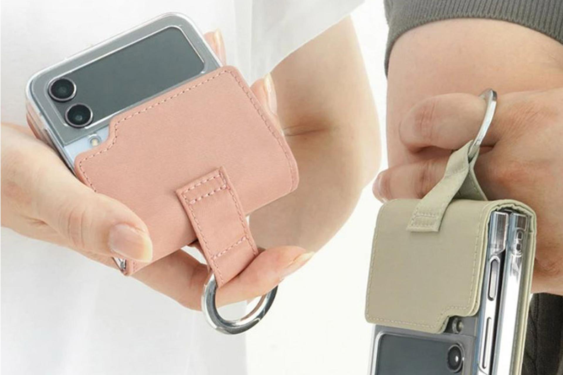 قاب گوشی آراری Araree Ring Diary For Samsung Galaxy Z Flip4 در دست