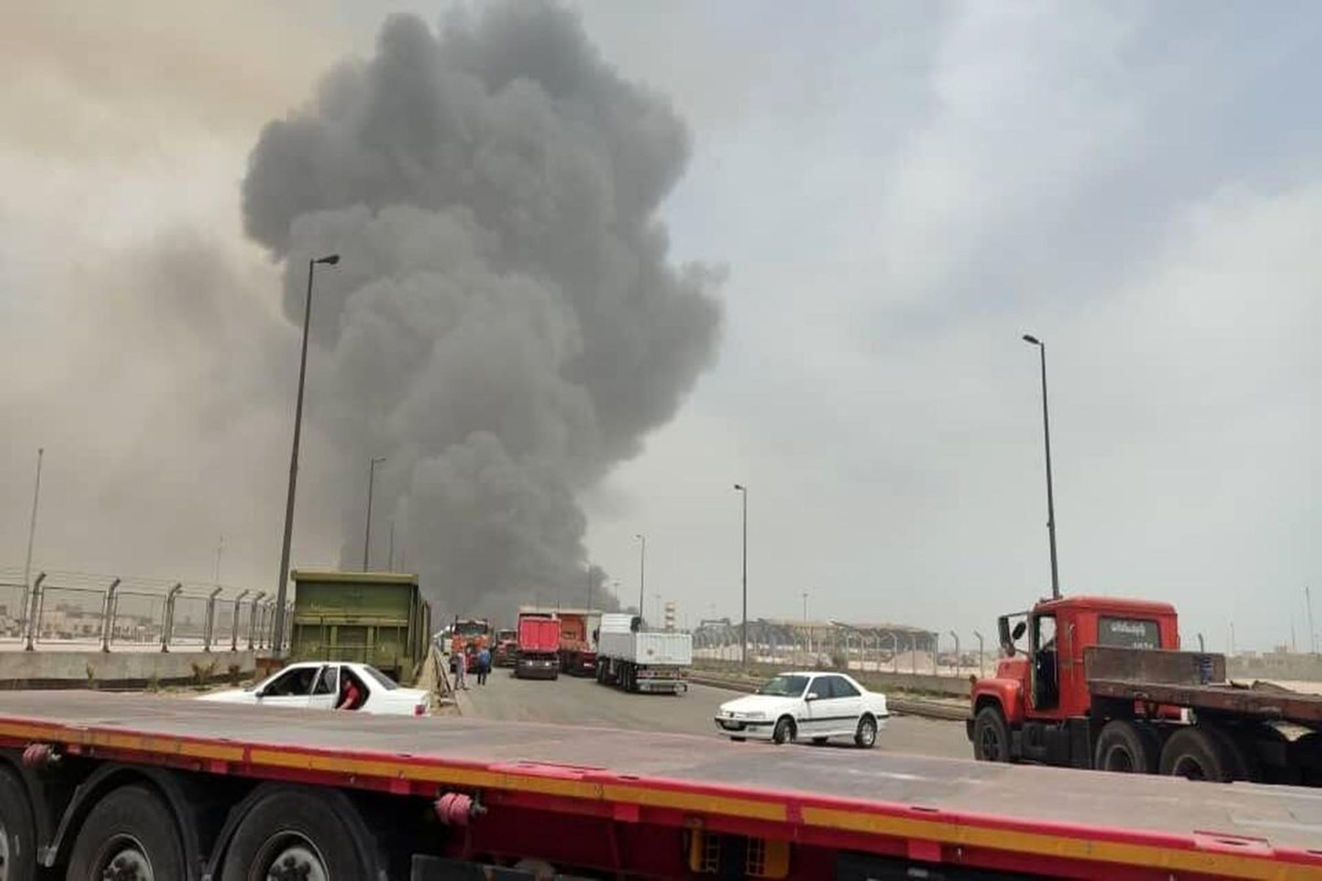 دود ناشی از انفجار در بندر عباس