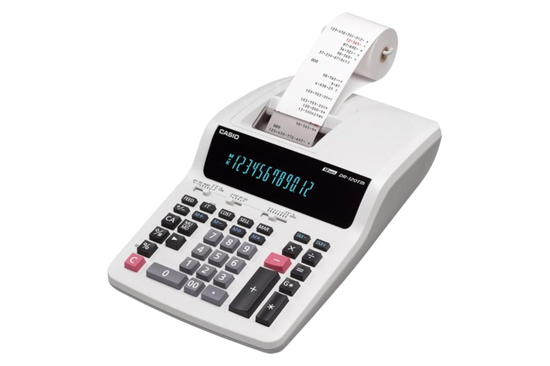 نمای نیمرخ ماشین حساب کاسیو DR-120TM با نمایشگر روشن و نمایش لوگو، صفحه کلید و چاپگر رنگ سفید