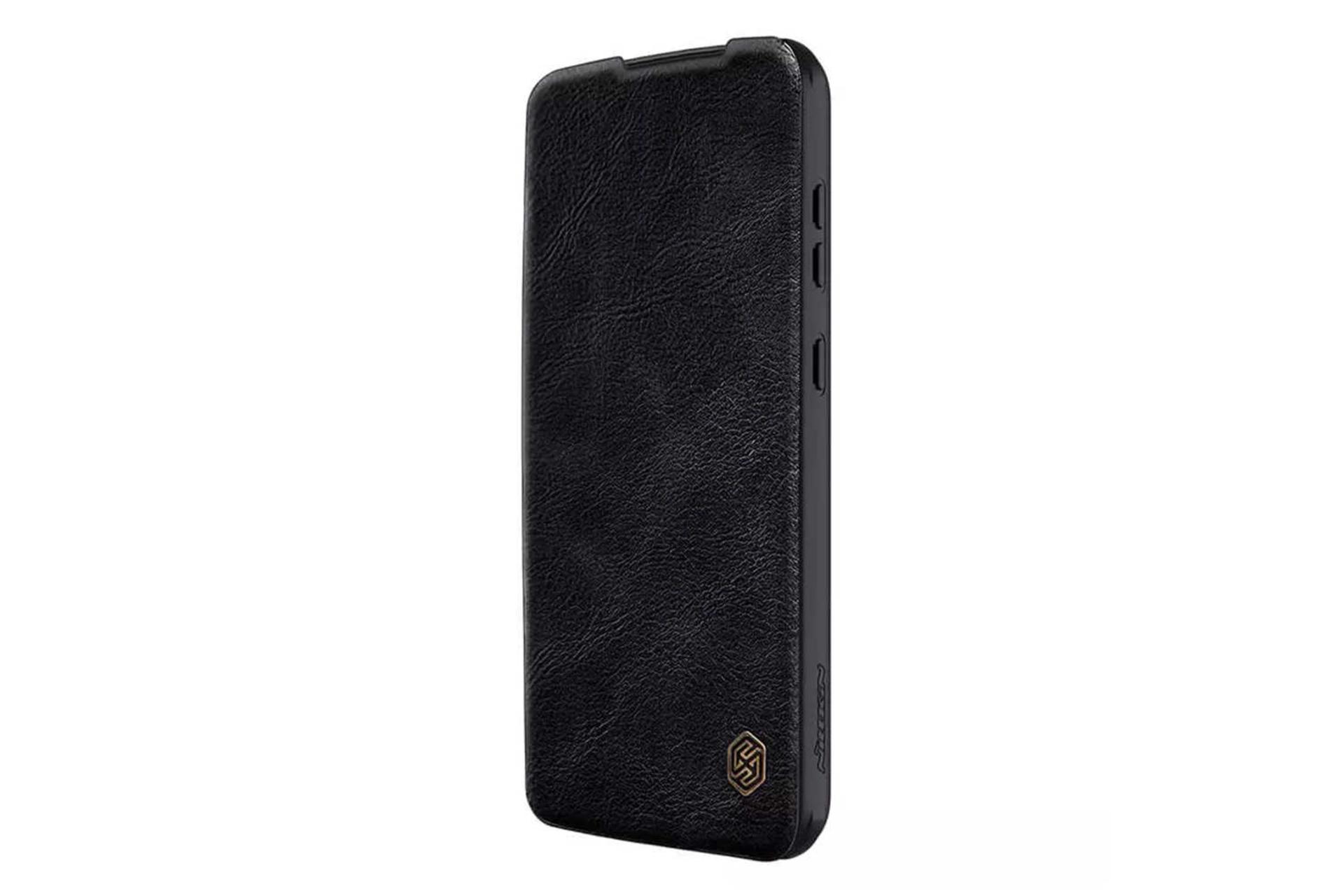 نمای کناری کیف کلاسوری نیلکین مدل Qin Pro Leather مناسب سامسونگ Galaxy S23 FE رنگ مشکی