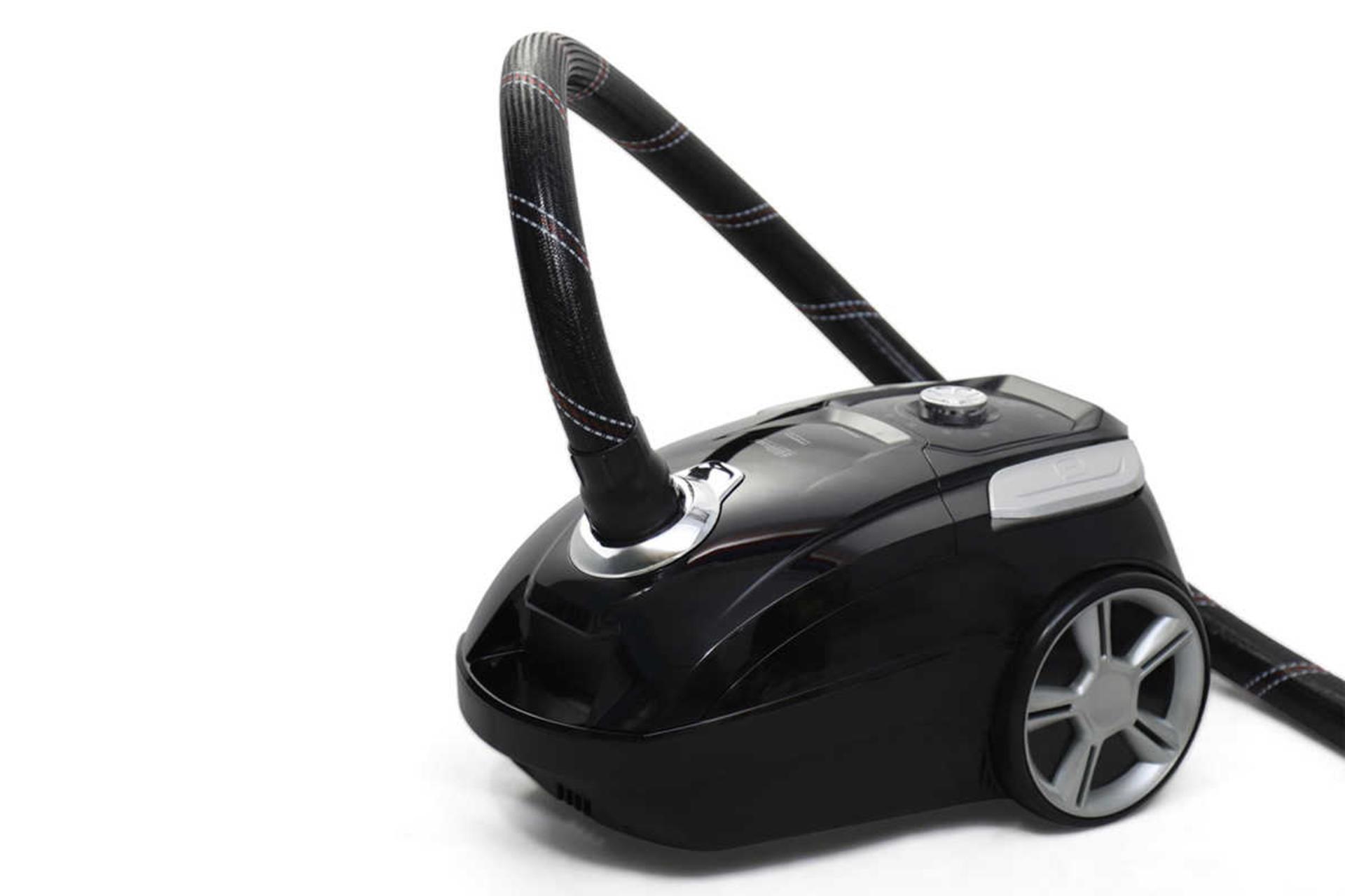 نمای کناری جاروبرقی هیلتون HL-4668VC