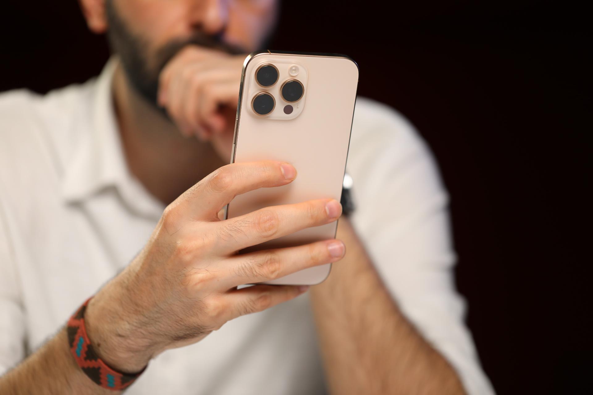 افزایش سهم iOS از اتصال به شبکه؛ آیفون‌دارها بیشتر اینترنت سفید و سیم‌کارت پرو دارند