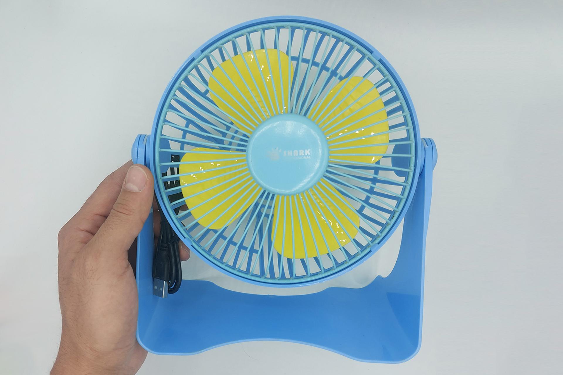 ابعاد پنکه کوچک شارک Shark METAL-FIBER در دست