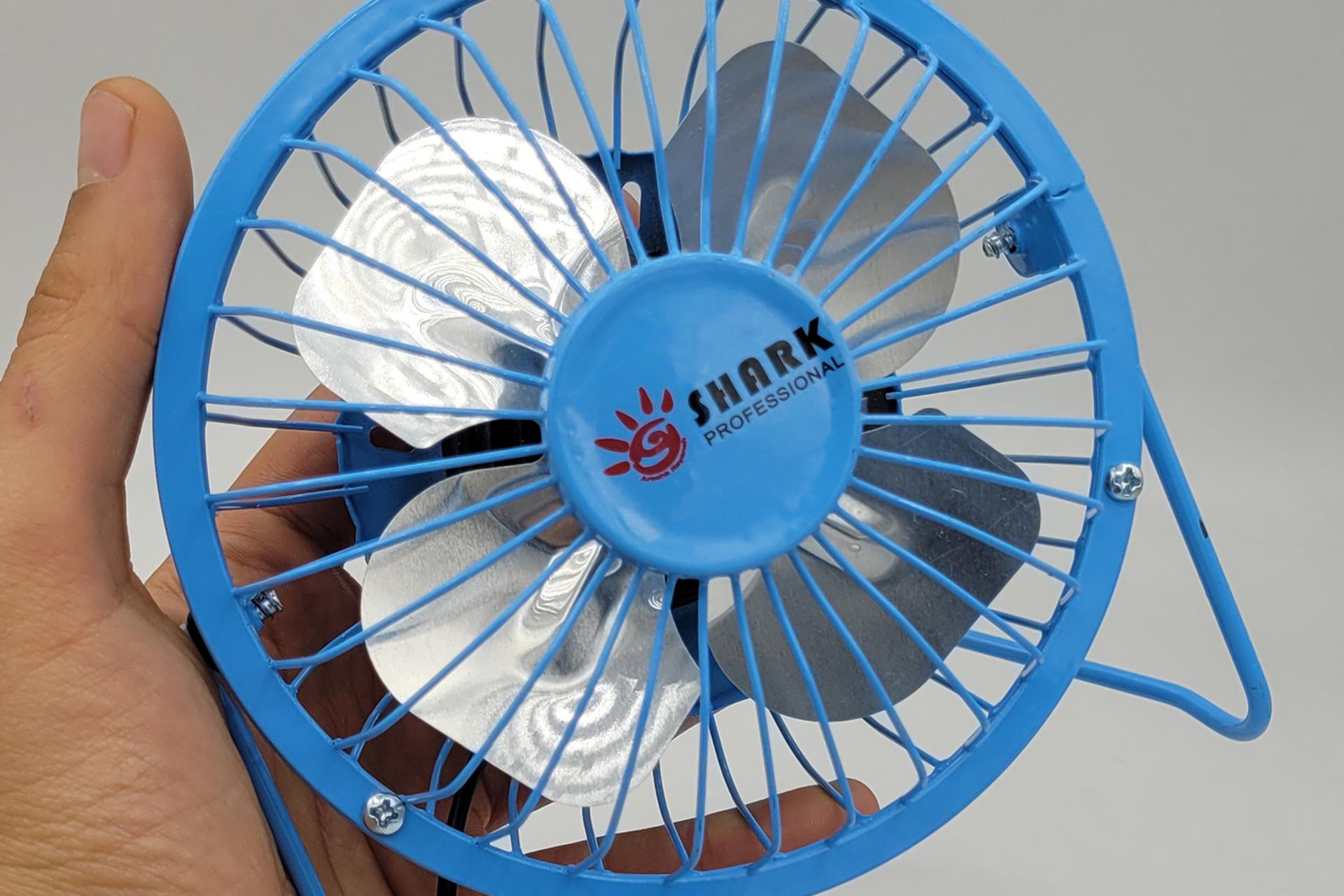 ابعاد پنکه کوچک شارک Shark SMALL-13CM در دست