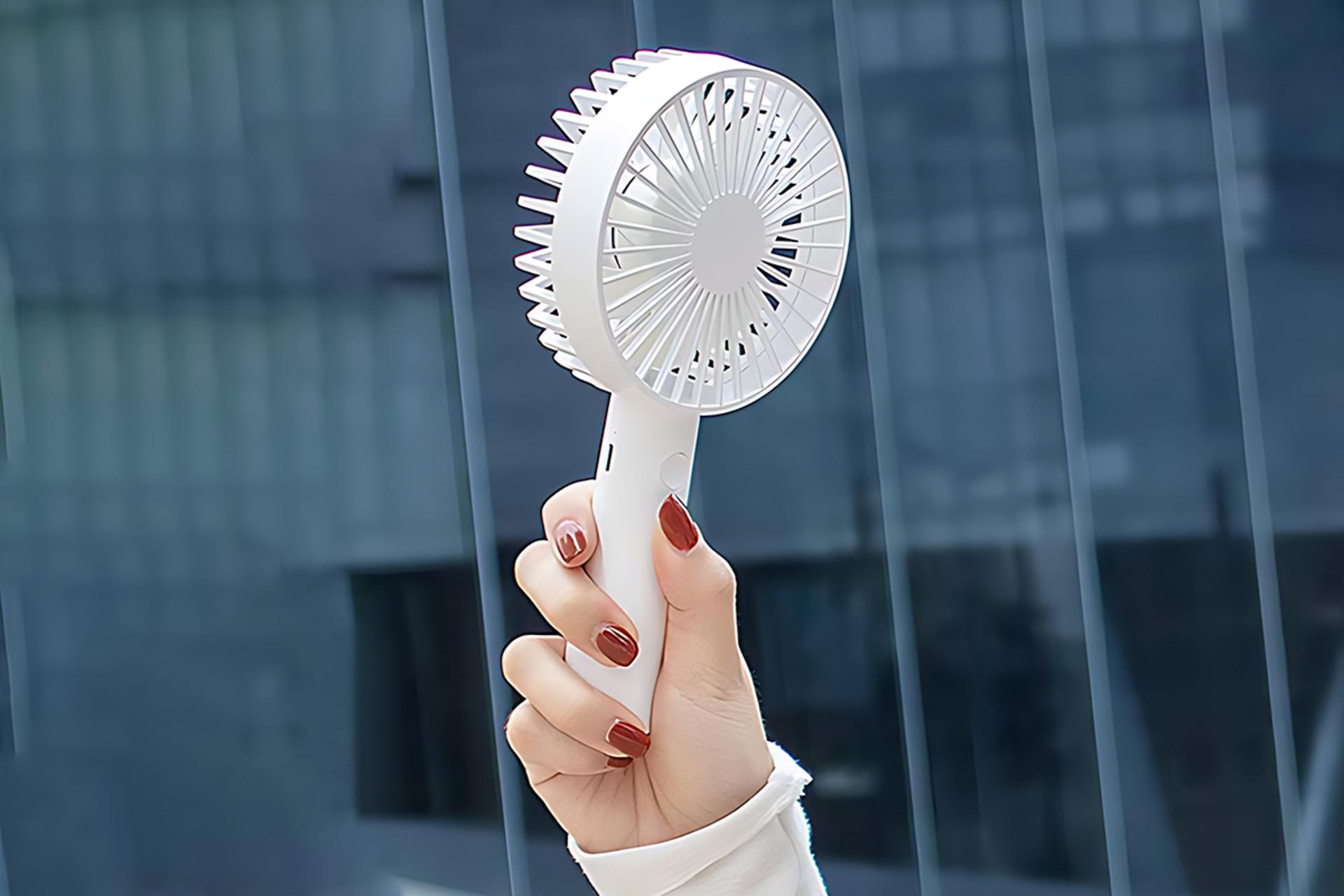 ابعاد پنکه کوچک کوالیتل Qualitell Y1 ZS6001 در دست