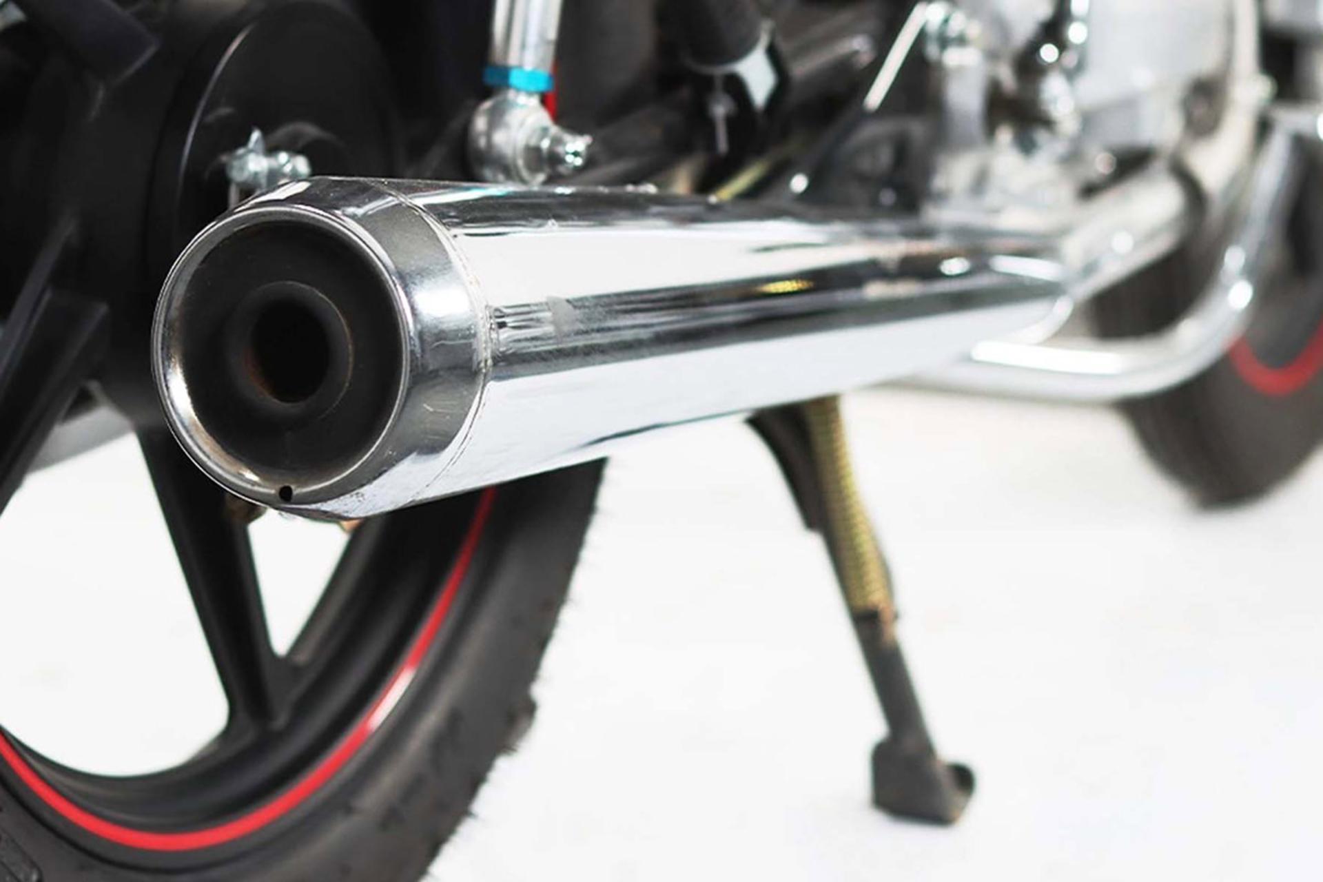 موتورسیکلت نیرو موتور پرواز Niroo Motor Parvaz CDI 200 نمای اگزوز