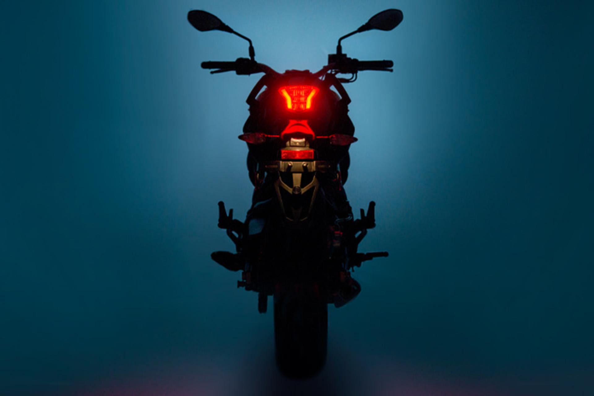 موتورسیکلت بنلی Benelli TNT 249S نمای پشت