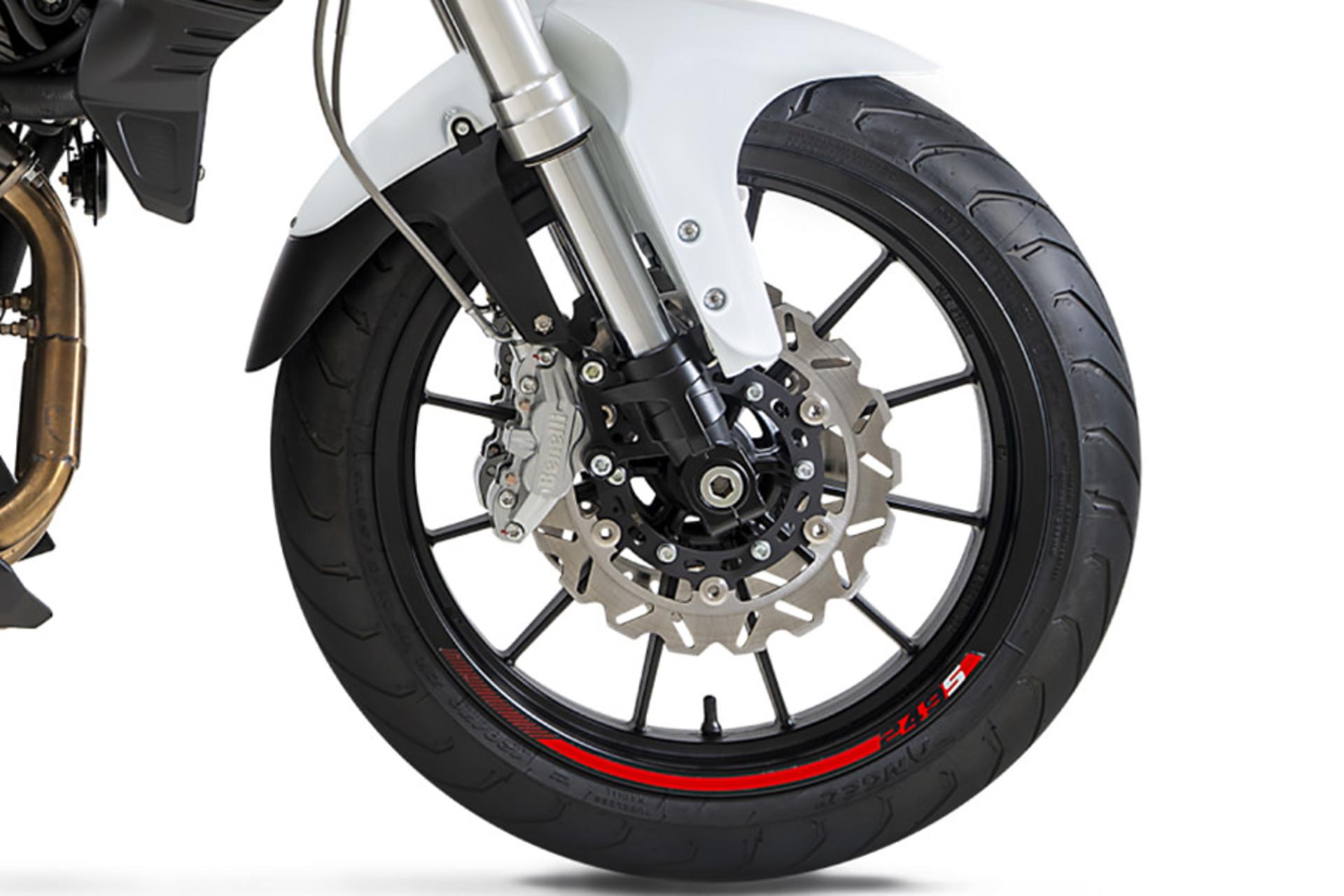 موتورسیکلت بنلی Benelli TNT 249S نمای چرخ جلو