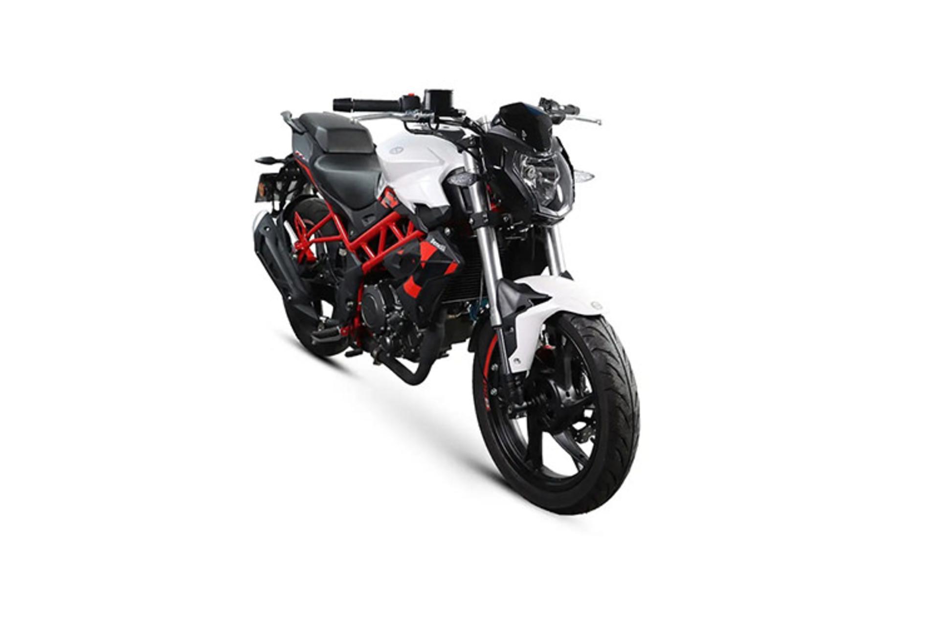 موتورسیکلت بنلی Benelli TNT25N نمای جلو