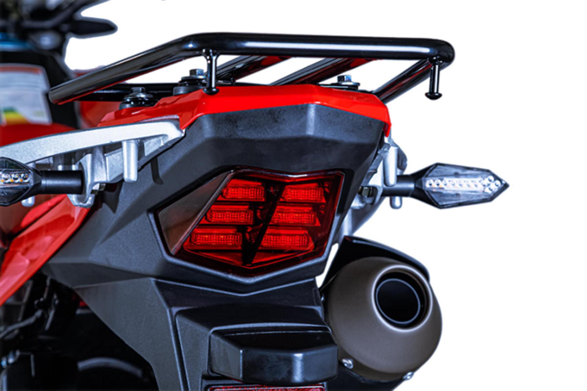 موتورسیکلت همتاز موتور فلات تریل Hamtaz Motor FALAT XR 250 نمای چراغ عقب