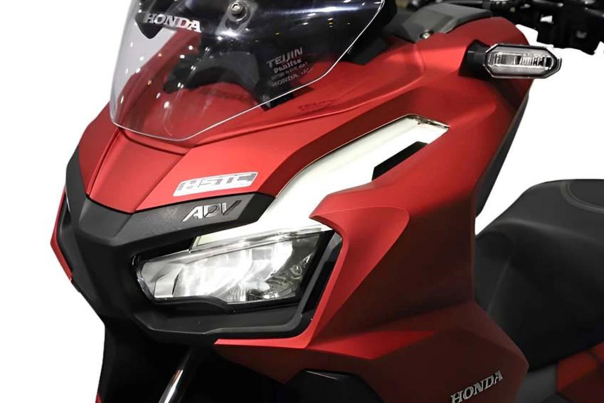 موتورسیکلت هوندا Honda ADV 160 نمای چراغ جلو