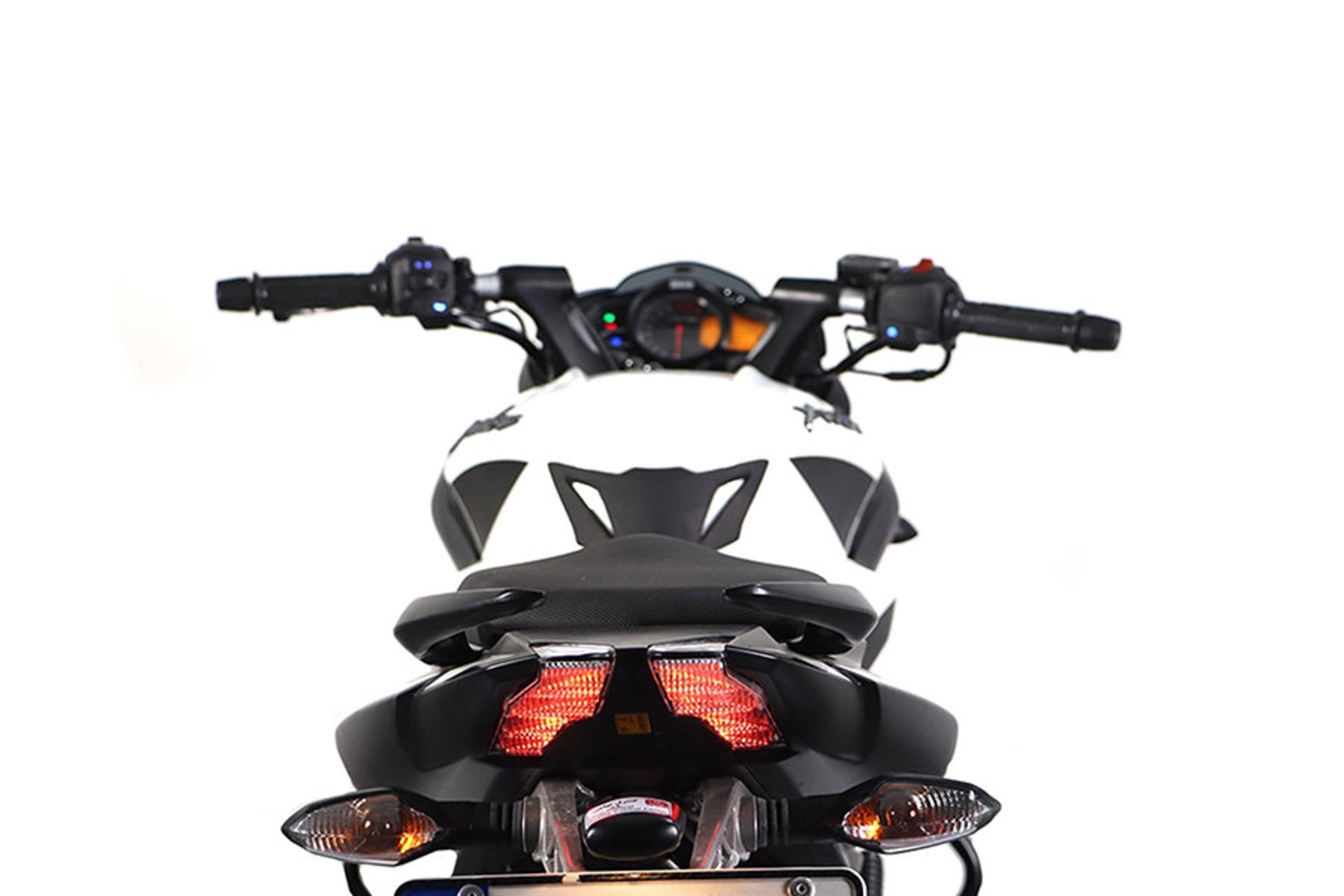 موتورسیکلت باجاج پالس Bajaj Pulsar NS160 نمای پشت