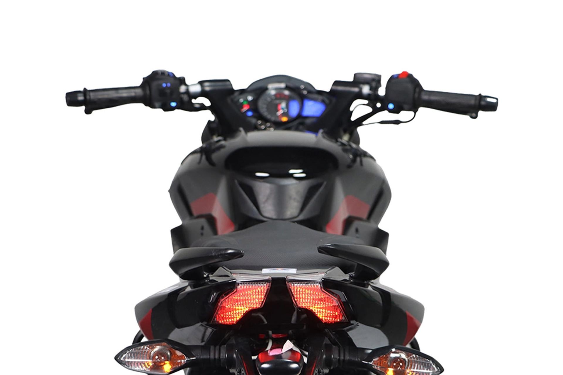 موتورسیکلت باجاج Bajaj Pulsar NS200 نمای پشت