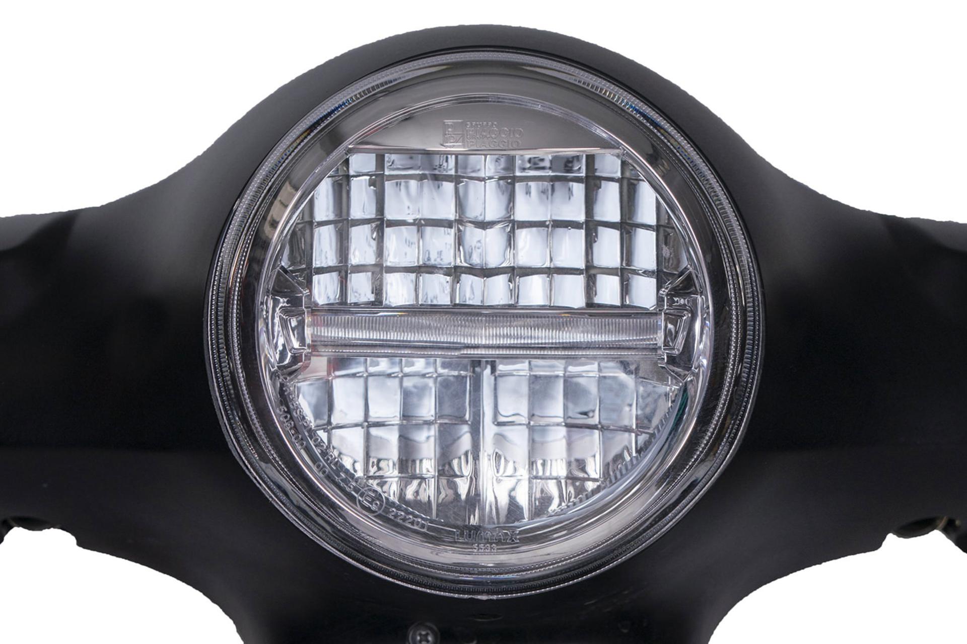 موتورسیکلت کیبر موتور وسپا Kabir Motor VESPA VXL 150 نمای چراغ جلو