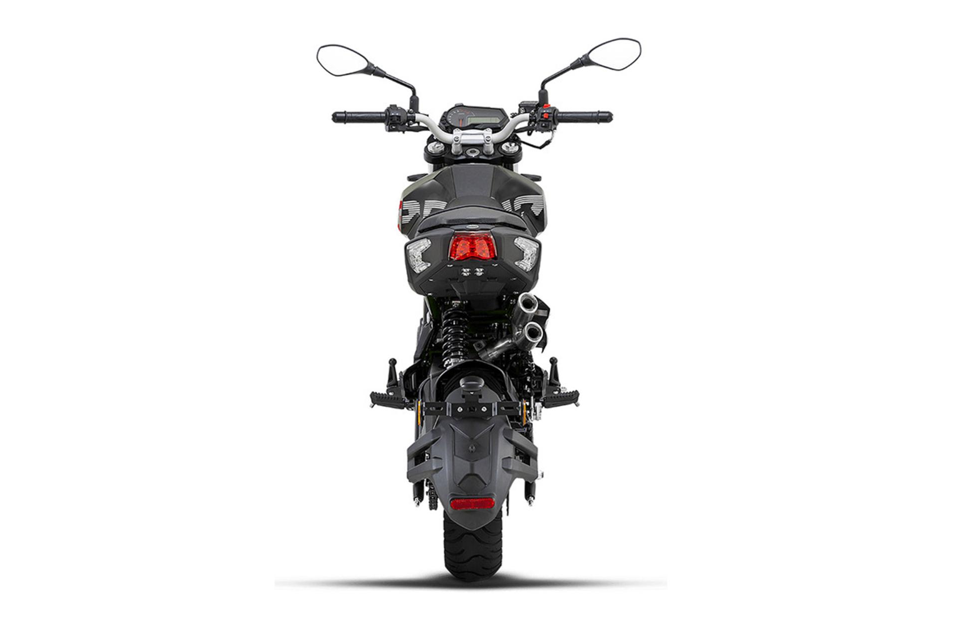 موتورسیکلت بنلی Benelli TNT 135 رنگ مشکی نمای پشت