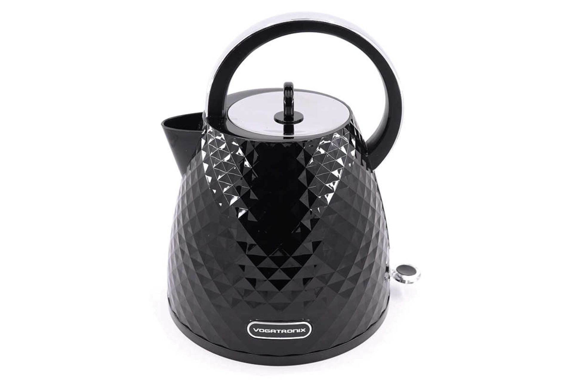 نمای سمت راست کتری برقی وگاترونیکس VE-116 رنگ مشکی