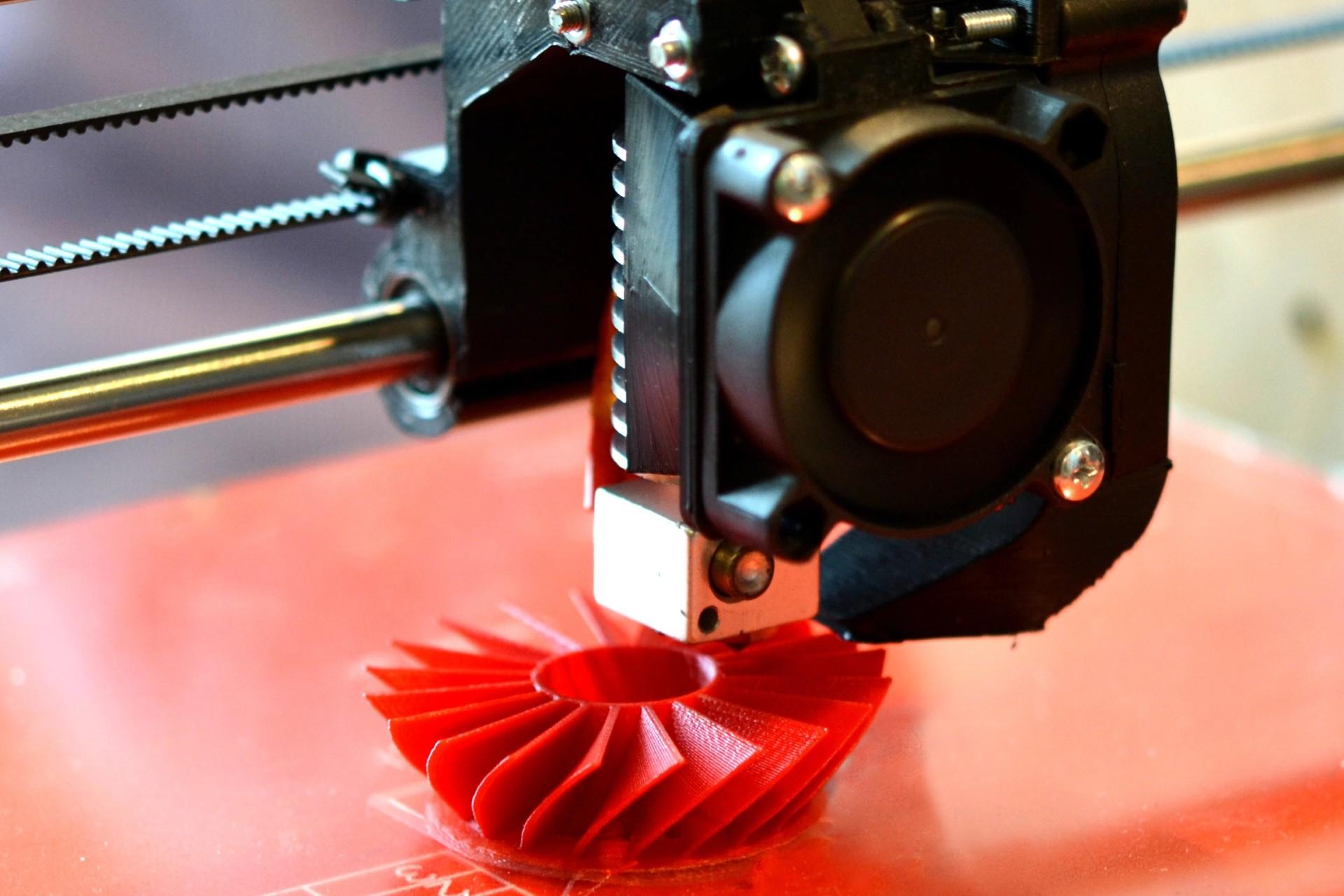 دستگاه چاپ سه‌بعدی در حال ساخت محصول