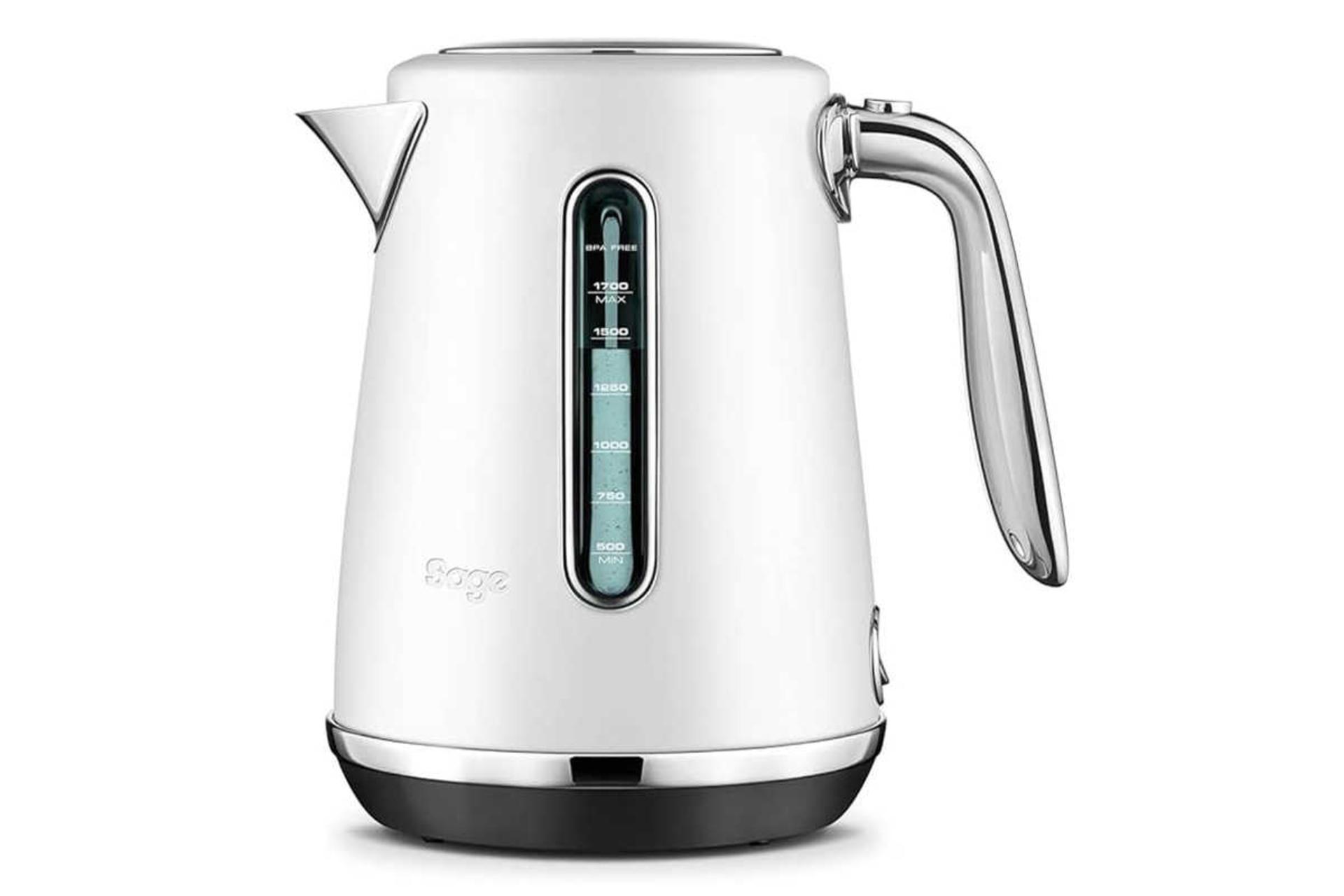 نمای سمت راست کتری برقی سیج SKE735 رنگ سفید