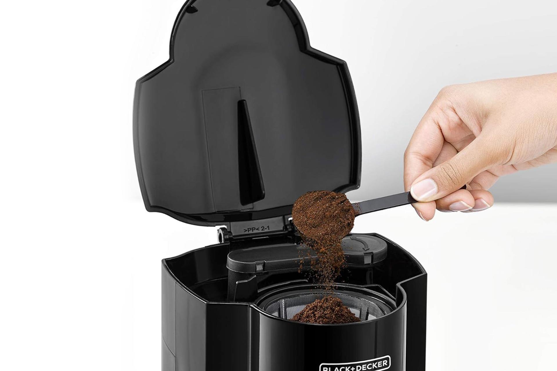 قهوه ساز بلک اند دکر BLACK+DECKER DCM25N-B5 نمای درپوش باز