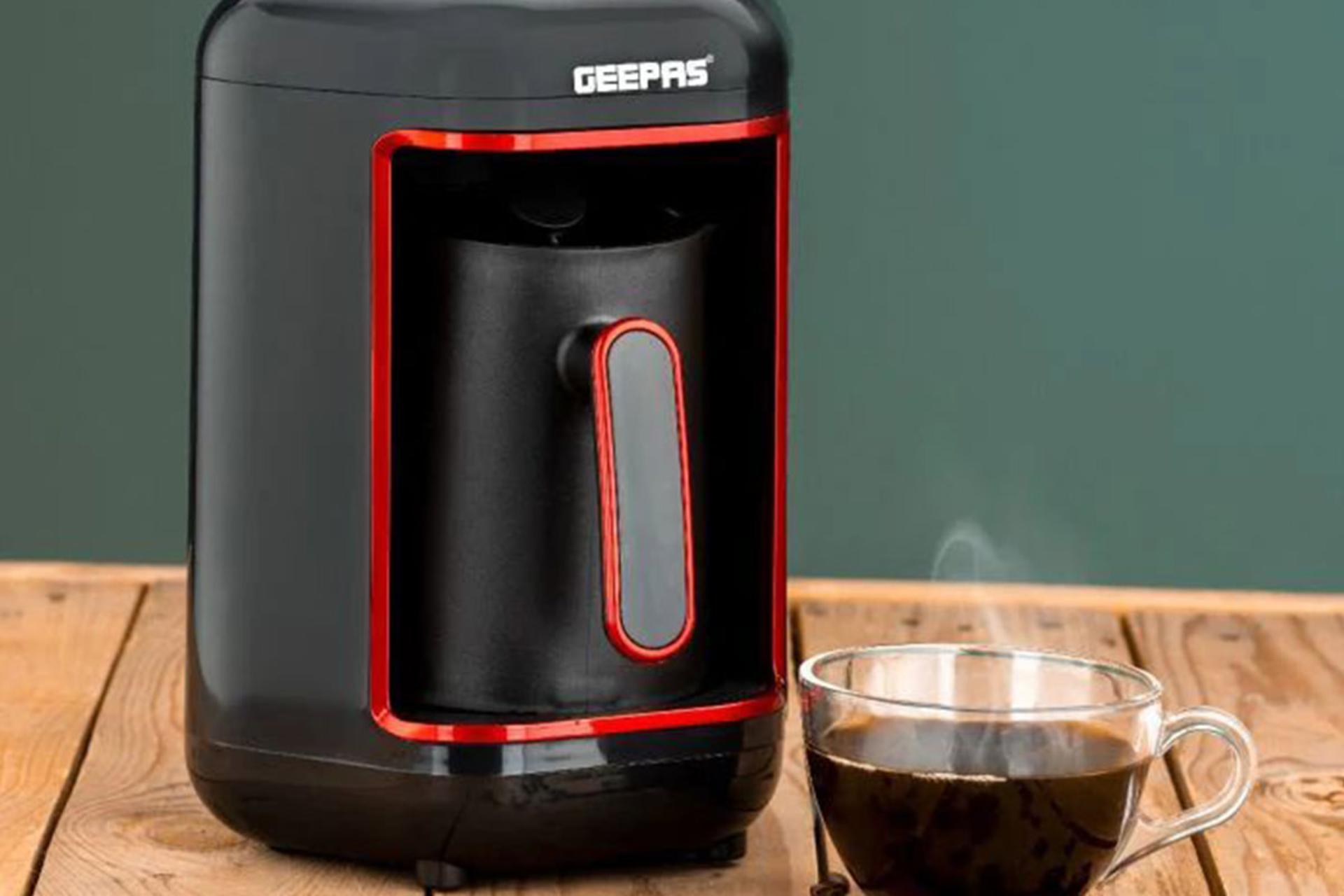 قهوه ساز جی پاس GEEPAS GCM41515 نمای جلو روی میز