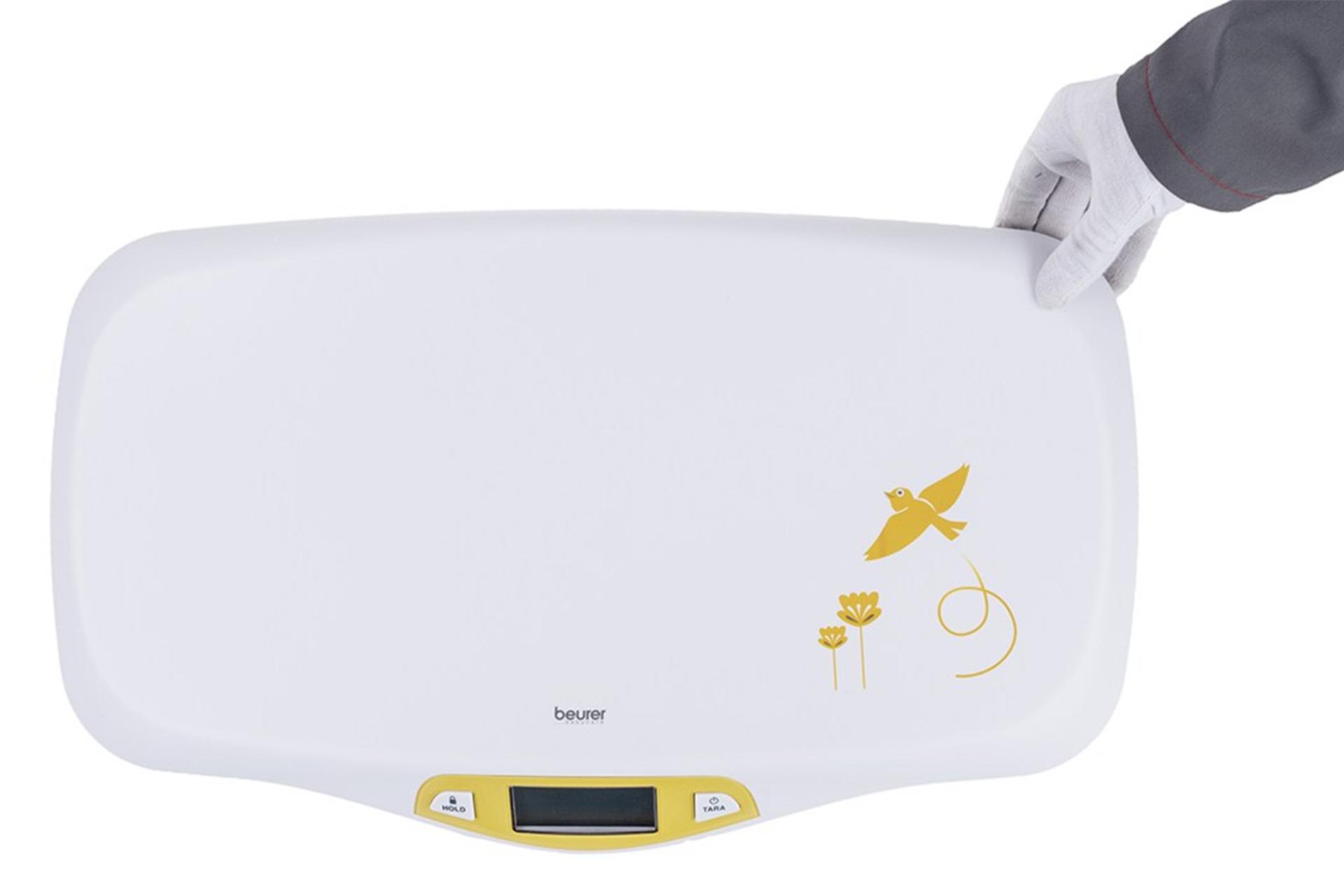 ابعاد ترازوی وزن کشی بیورر Beurer BY 80 در دست