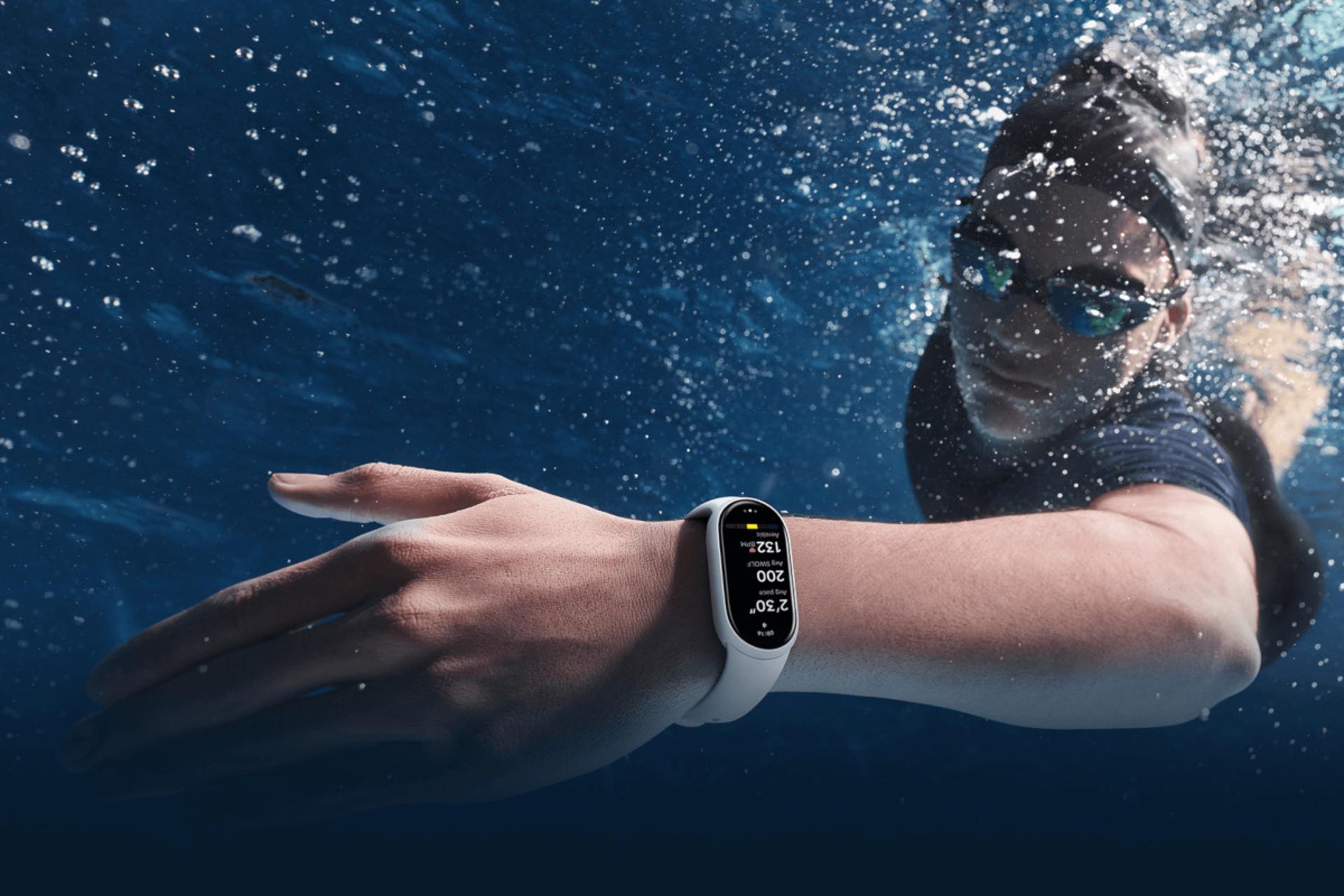 ساعت هوشمند اسمارت بند 10 شیائومی مدل سرامیک سفید در حال شنا / Xiaomi Smart Band 10 Ceramic Edition
