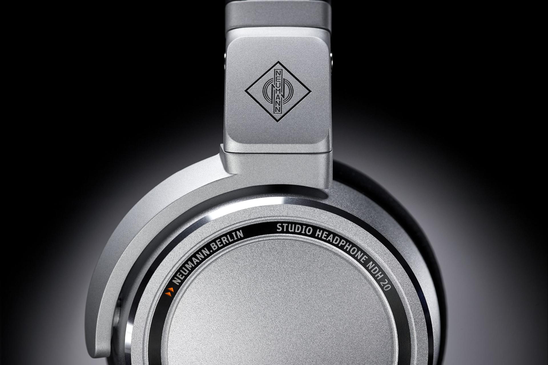 نمای جانبی هدفون نیومن Neumann NDH 20