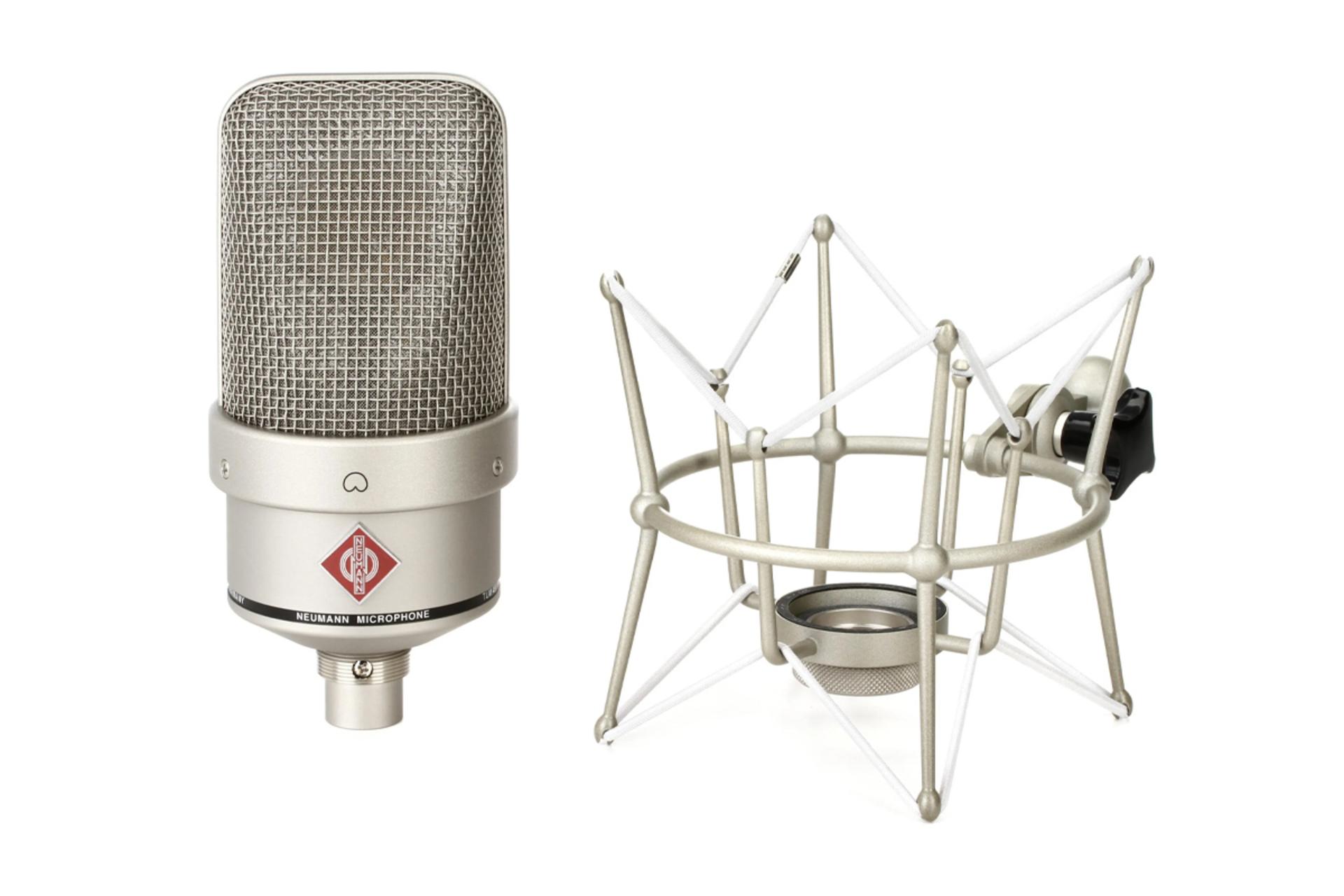 اقلام همراه میکروفون نیومن TLM 49