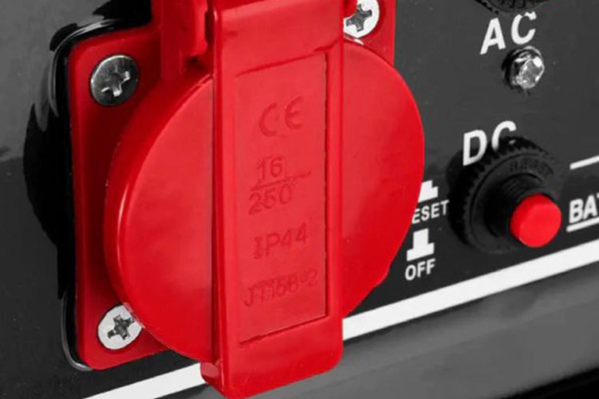 رونیکس Ronix RH-4703 نمای سوکت AC