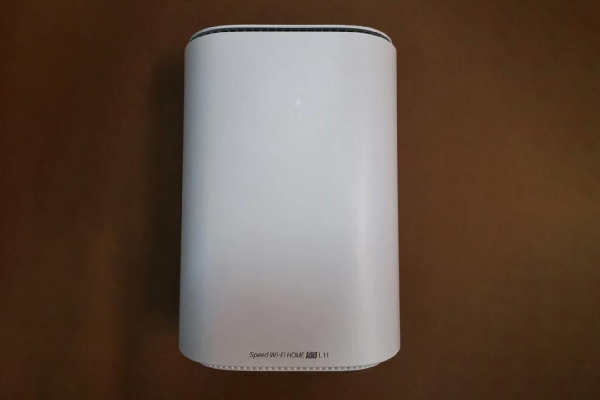 نمای کناری مودم و روتر سیم‌ کارتی زد تی ای ZTE ZTR01