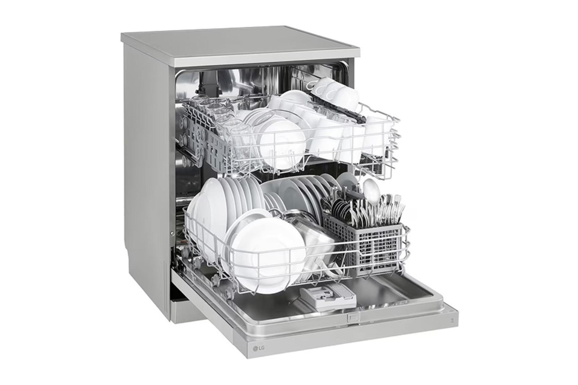 ماشین ظرفشویی ال جی LG DFC612FV نمای درب باز