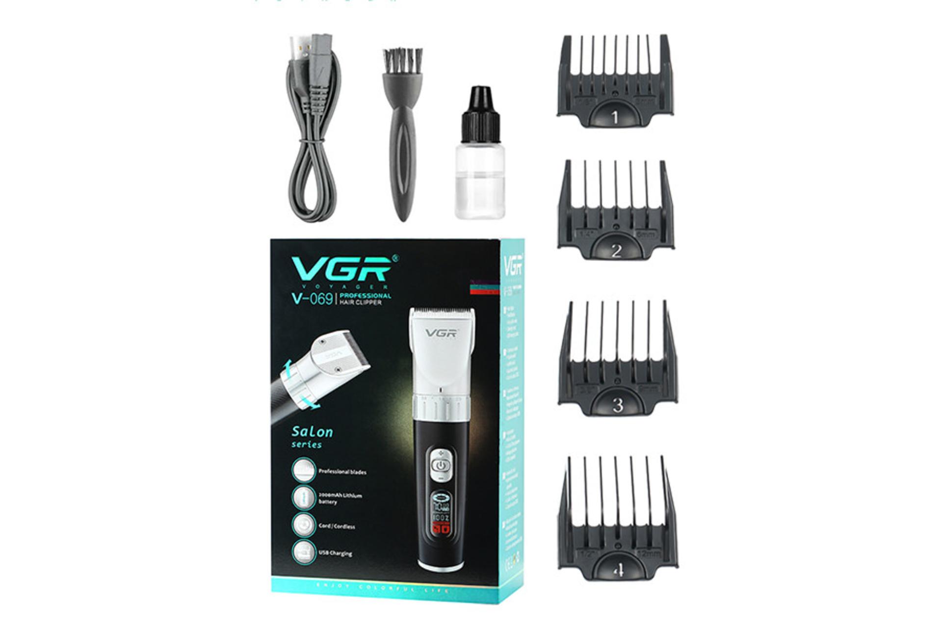 ماشین اصلاح وی جی آر VGR V-069 نمای بسته بندی و لوازم همراه