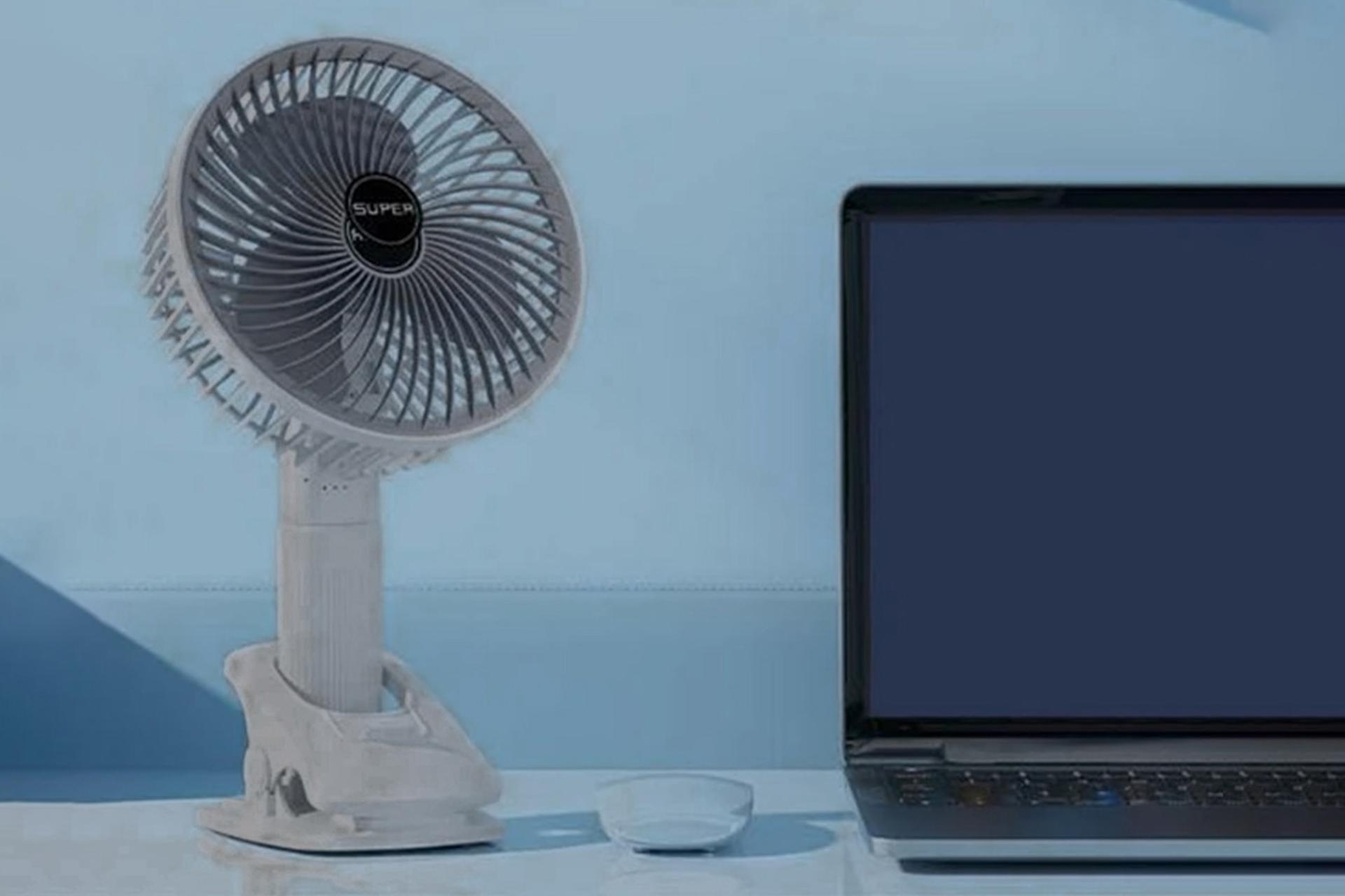 ابعاد پنکه کوچک گیره‌ای Mini fan Clipped Professional کنار لپ تاپ