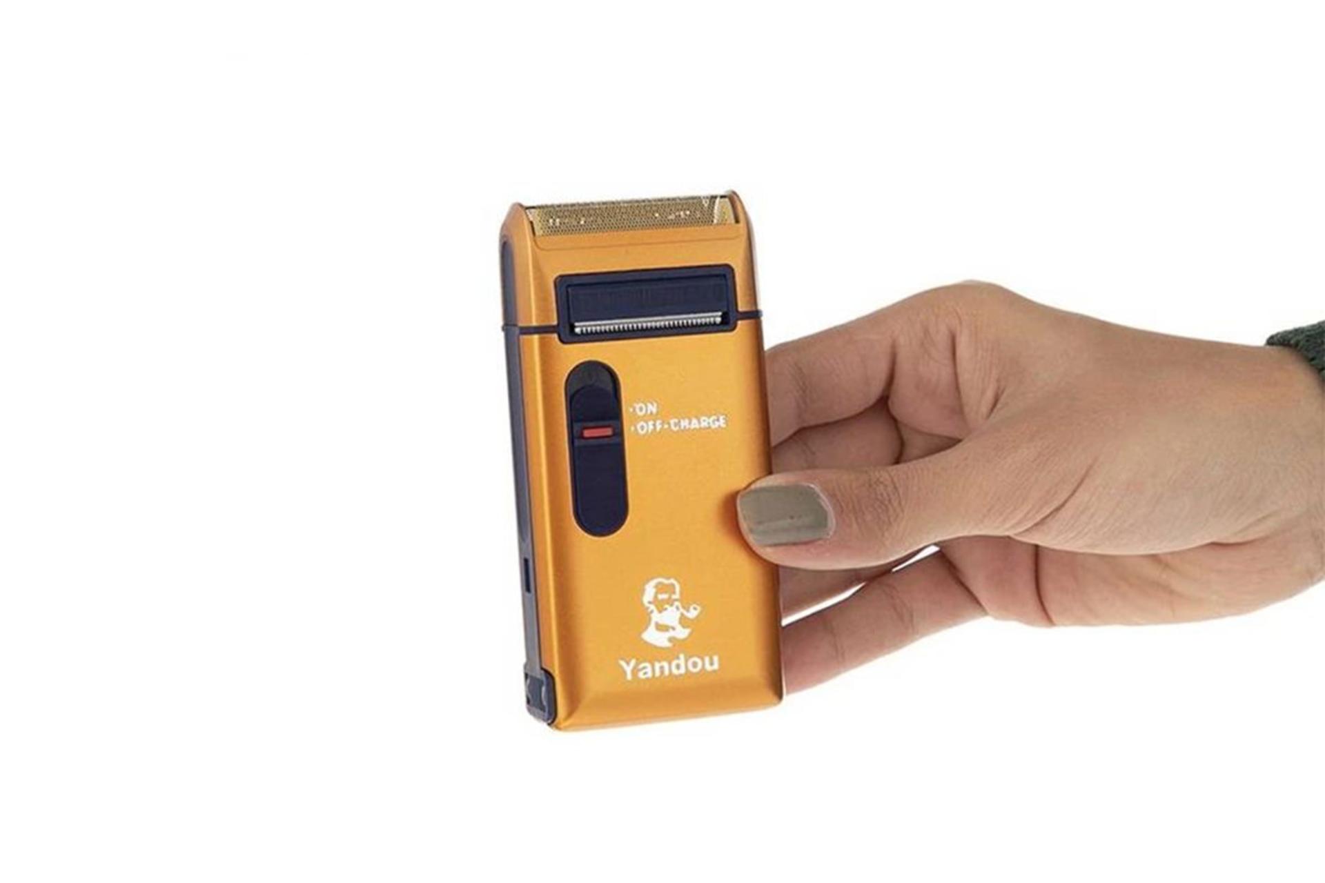 ماشین اصلاح یاندو Yandou SV-316U نمای در دست