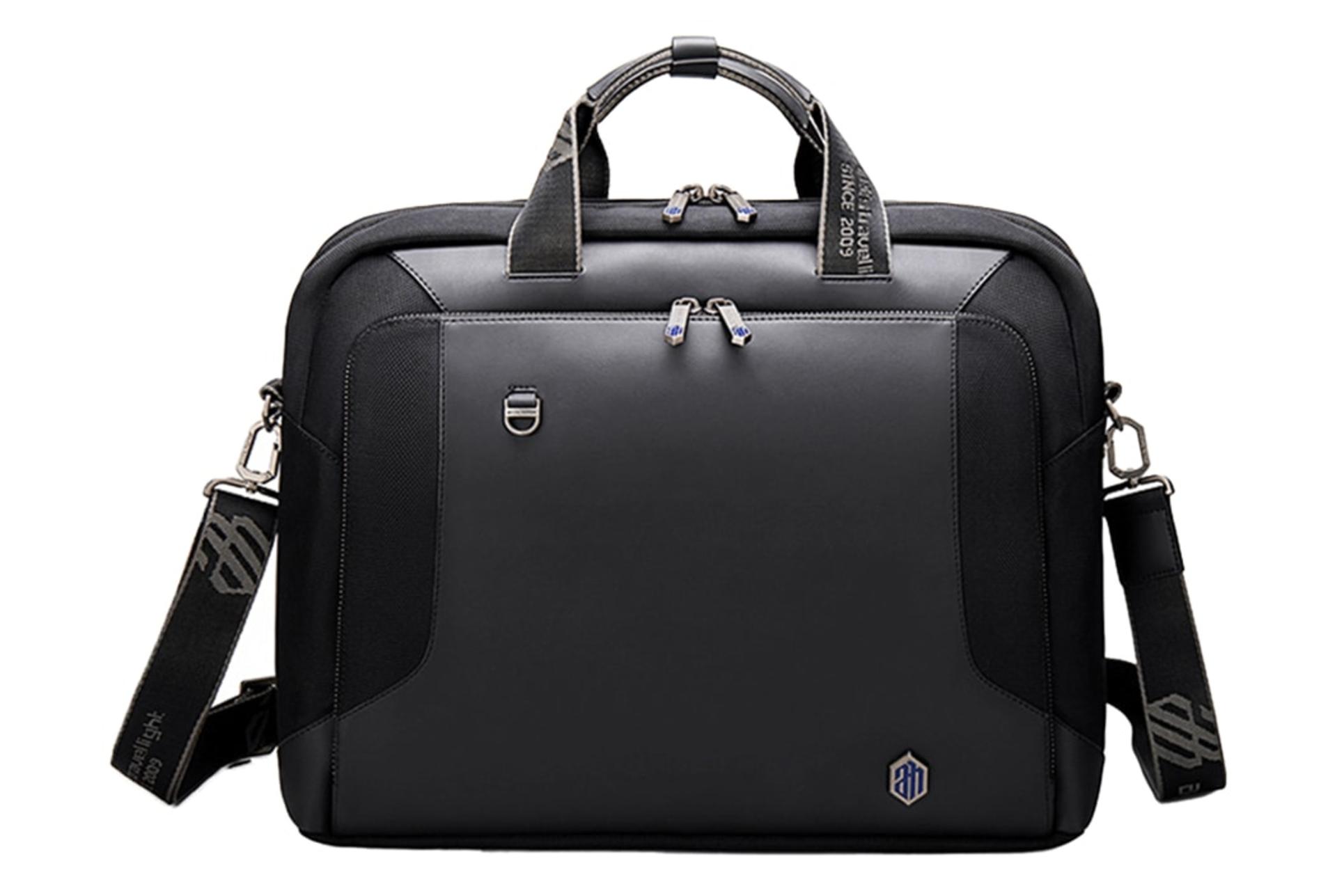 نمای جلوی کیف لپ تاپ آرکتیک هانتر GW0004 مناسب 15.6 اینچ با نمایش لوگو، دسته و بند