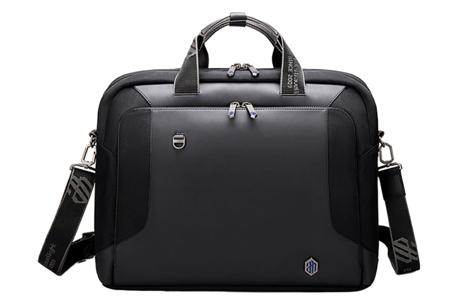 نمای جلوی کیف لپ تاپ آرکتیک هانتر GW0004 مناسب 15.6 اینچ با نمایش لوگو، دسته و بند