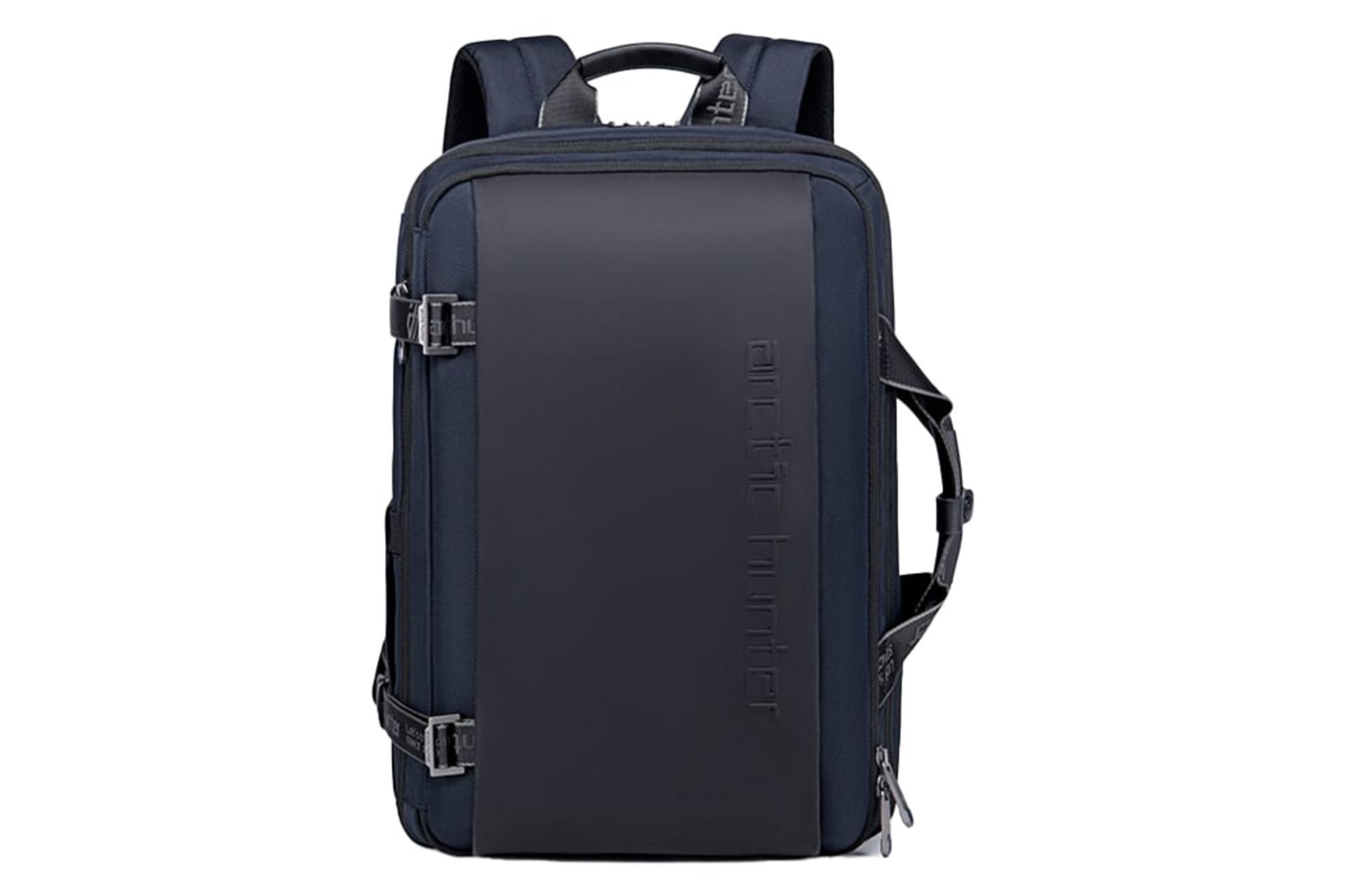 نمای جلوی کوله پشتی لپ تاپ آرکتیک هانتر B00540 مناسب 15.6 اینچ با نمایش لوگو و جیب‌ها رنگ آبی تیره