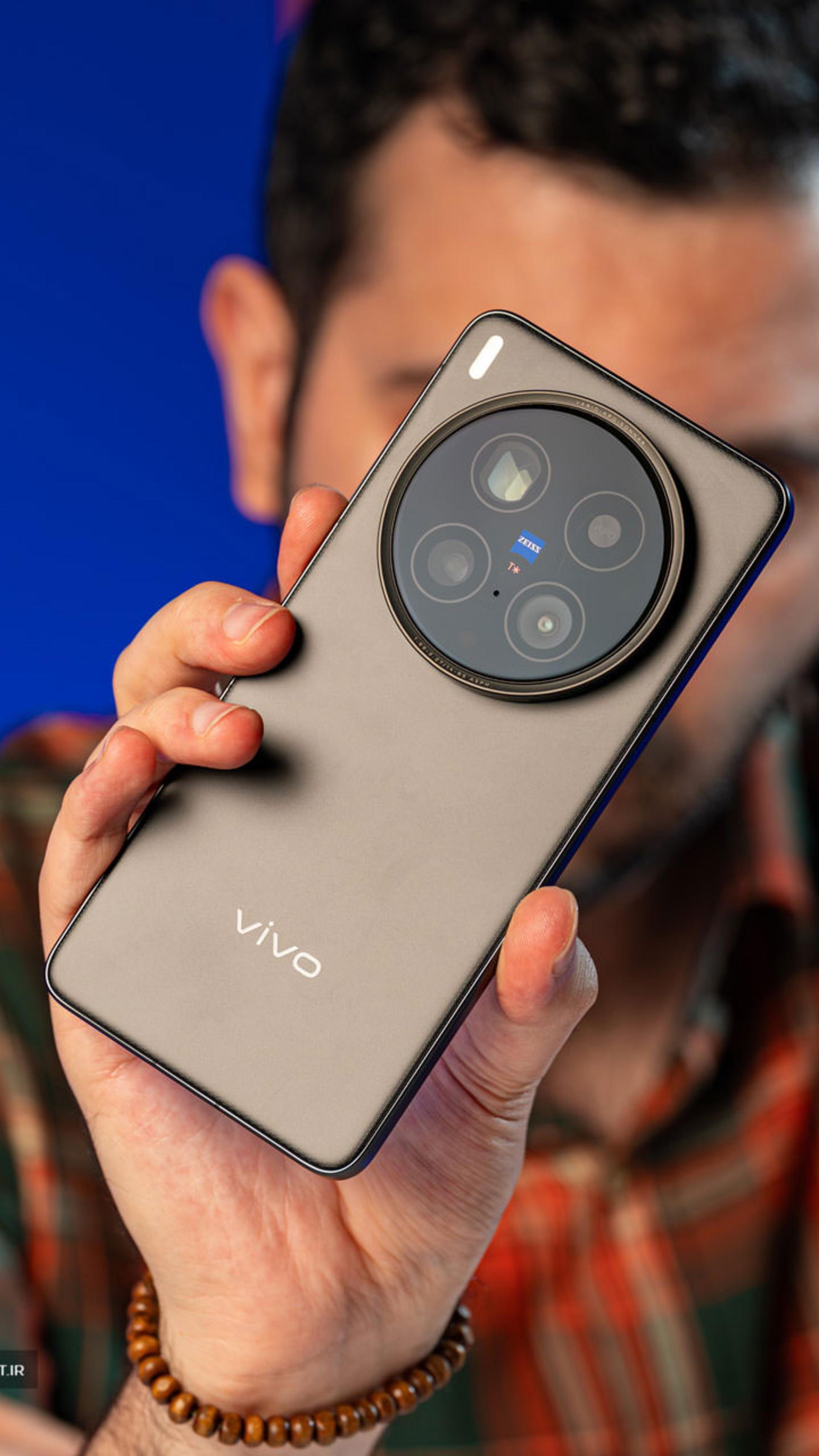 ویوو X200 اولترا vs سونی a7 IV