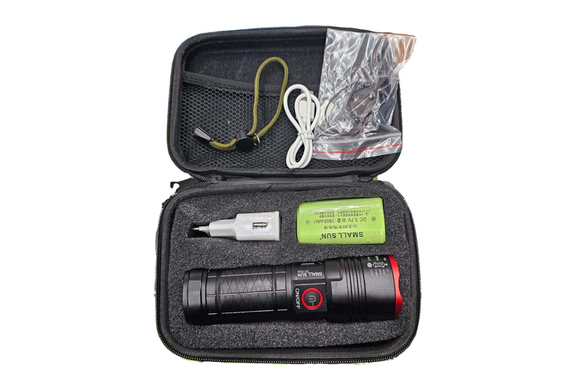 اقلام همراه چراغ قوه اسمال سان T229