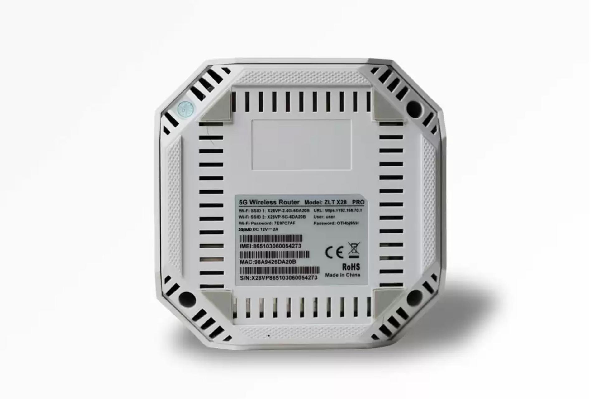 نمای پایین مودم و روتر سیم‌ کارتی دو ZLT X28 Pro