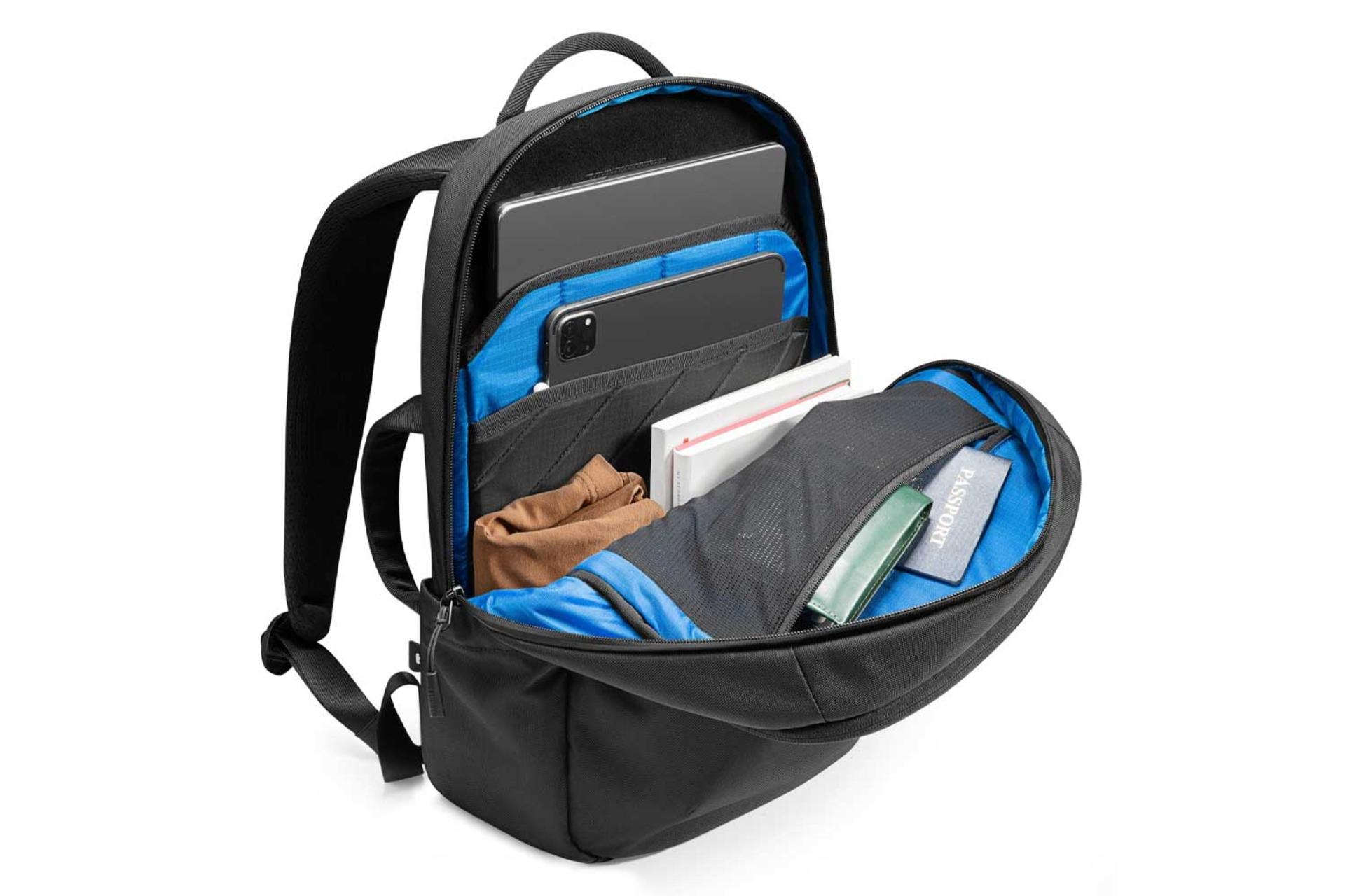 نمای داخل کوله پشتی لپ تاپ تام تاک UrbanEX-T65 مناسب 15.6 اینچ همراه با کیف Light-T12