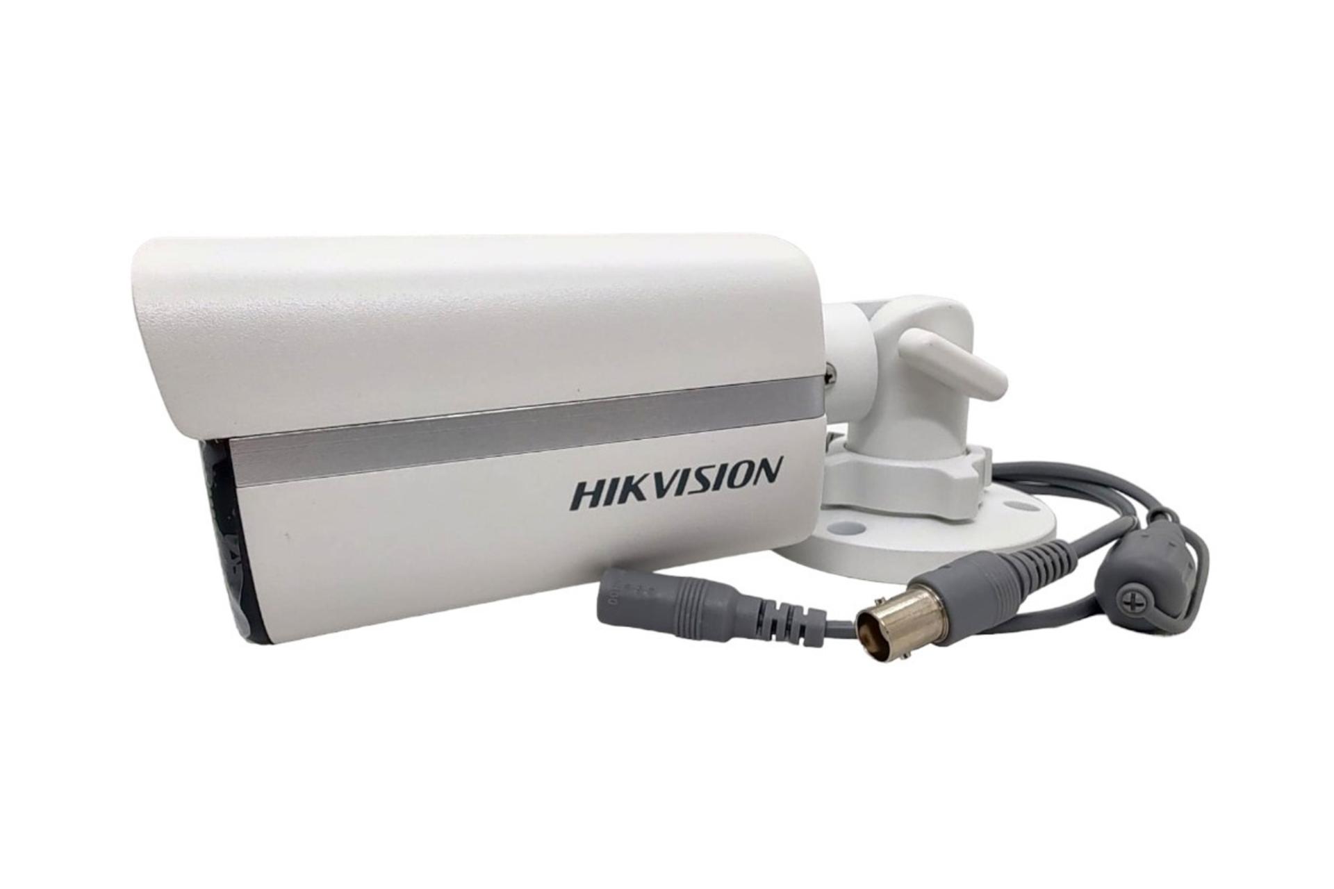 نمای کنار دوربین مداربسته هایک ویژن DS-2CE12KF0T-FS