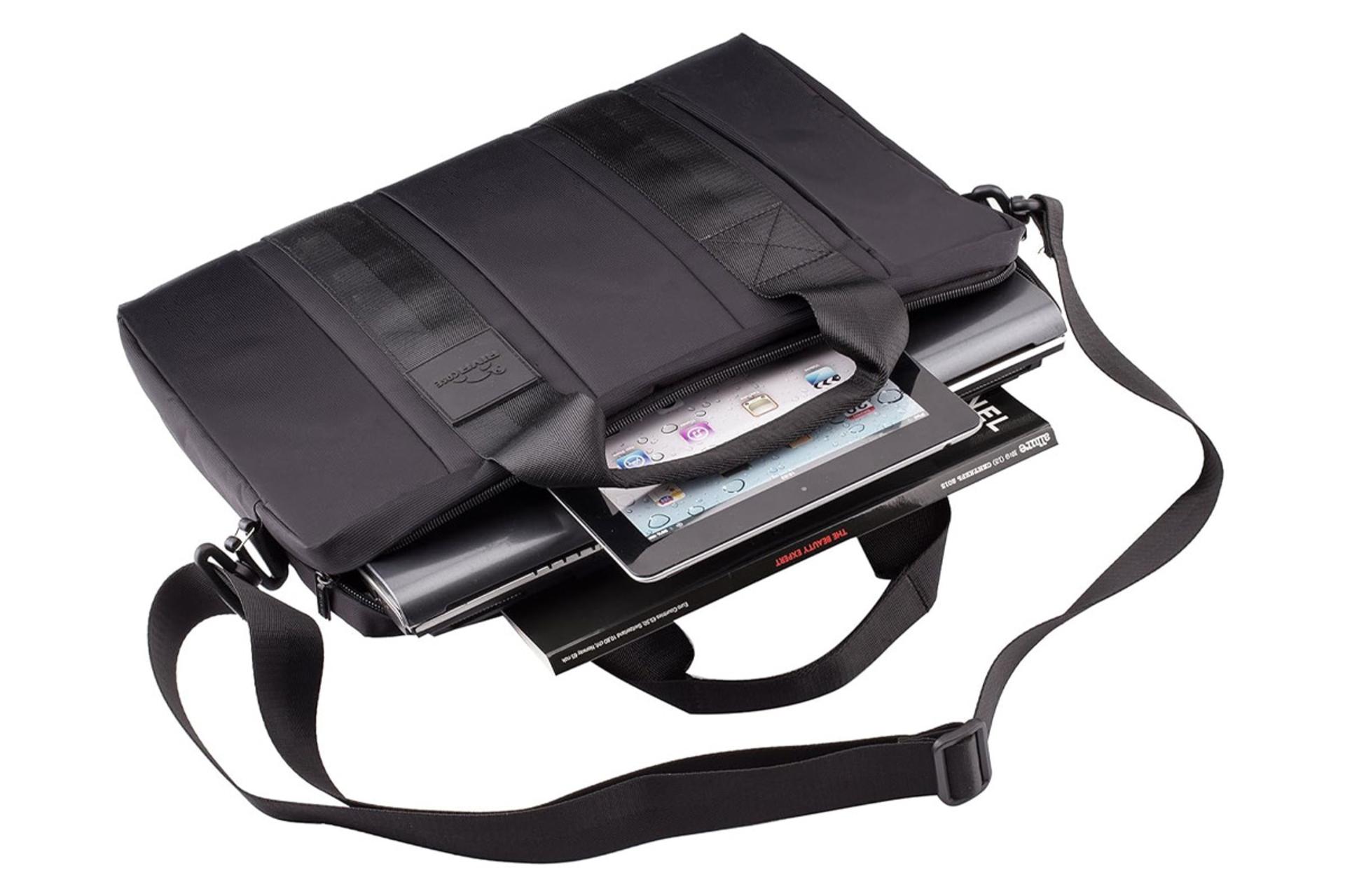 نمای داخل کیف لپ تاپ ریوا کیس 8830 مناسب 15.6 اینچ