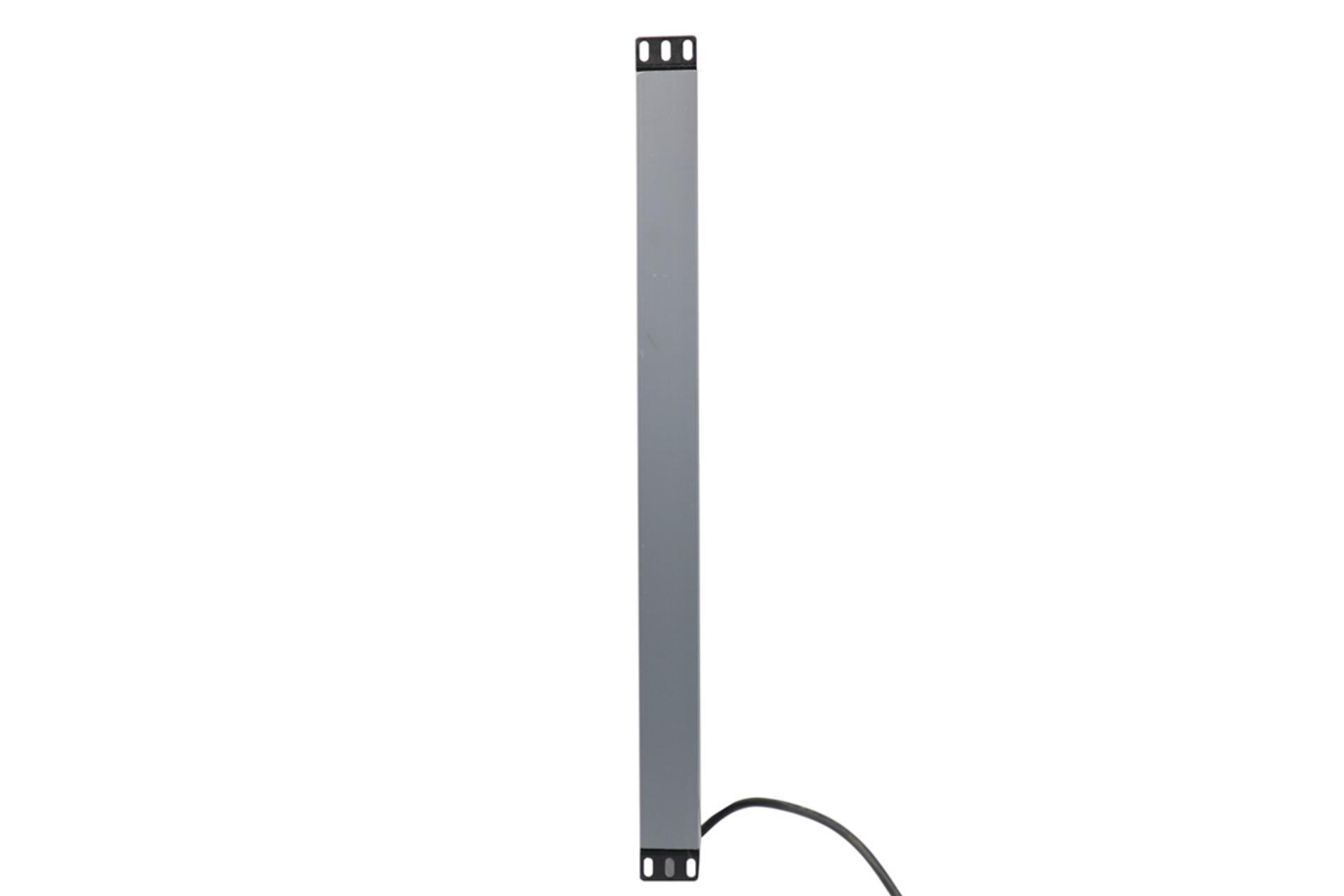 نمای پشت محافظ ولتاژ پارت الکتریک مدل PE5144