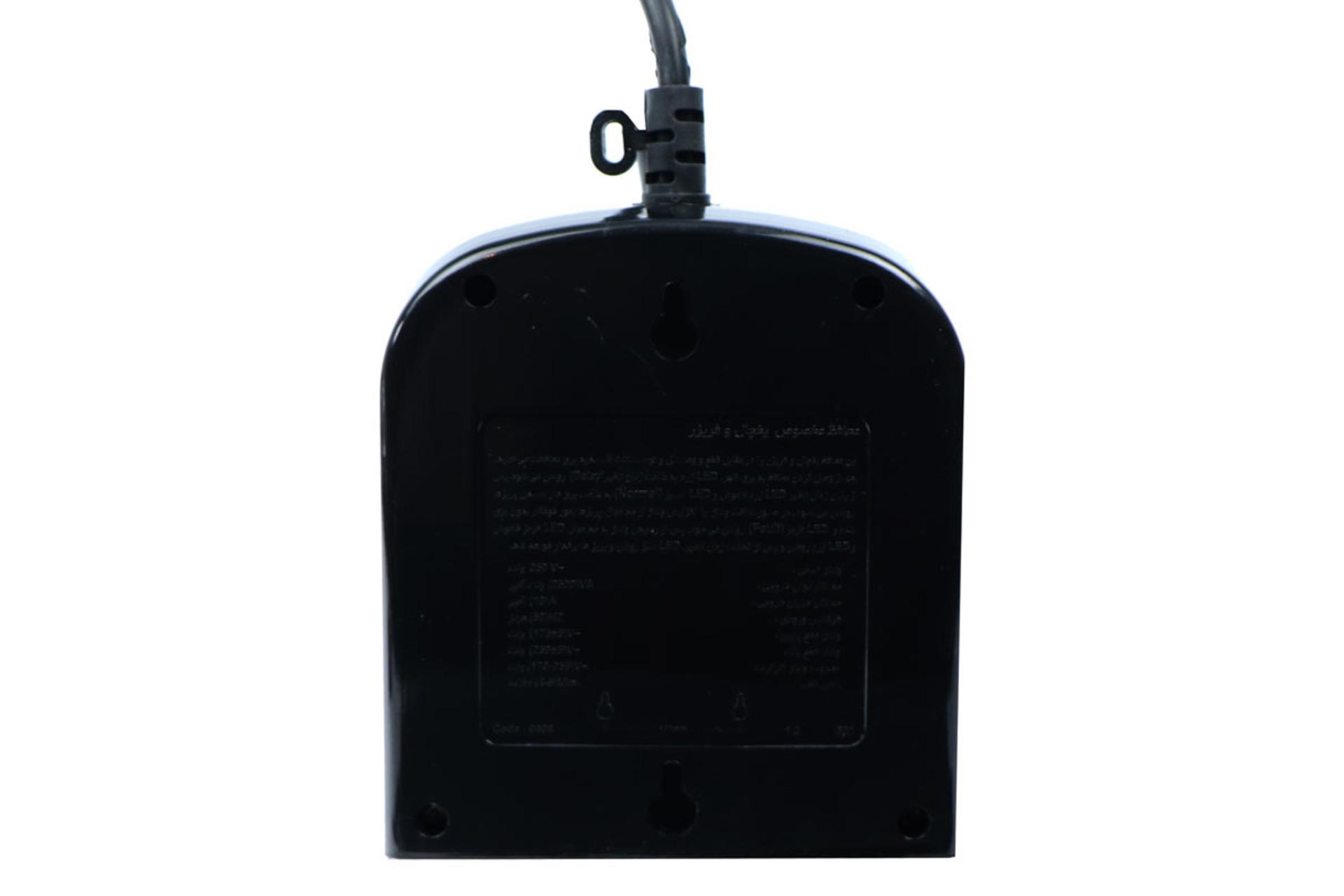 نمای پشت محافظ ولتاژ پارت الکتریک مدل PE8790