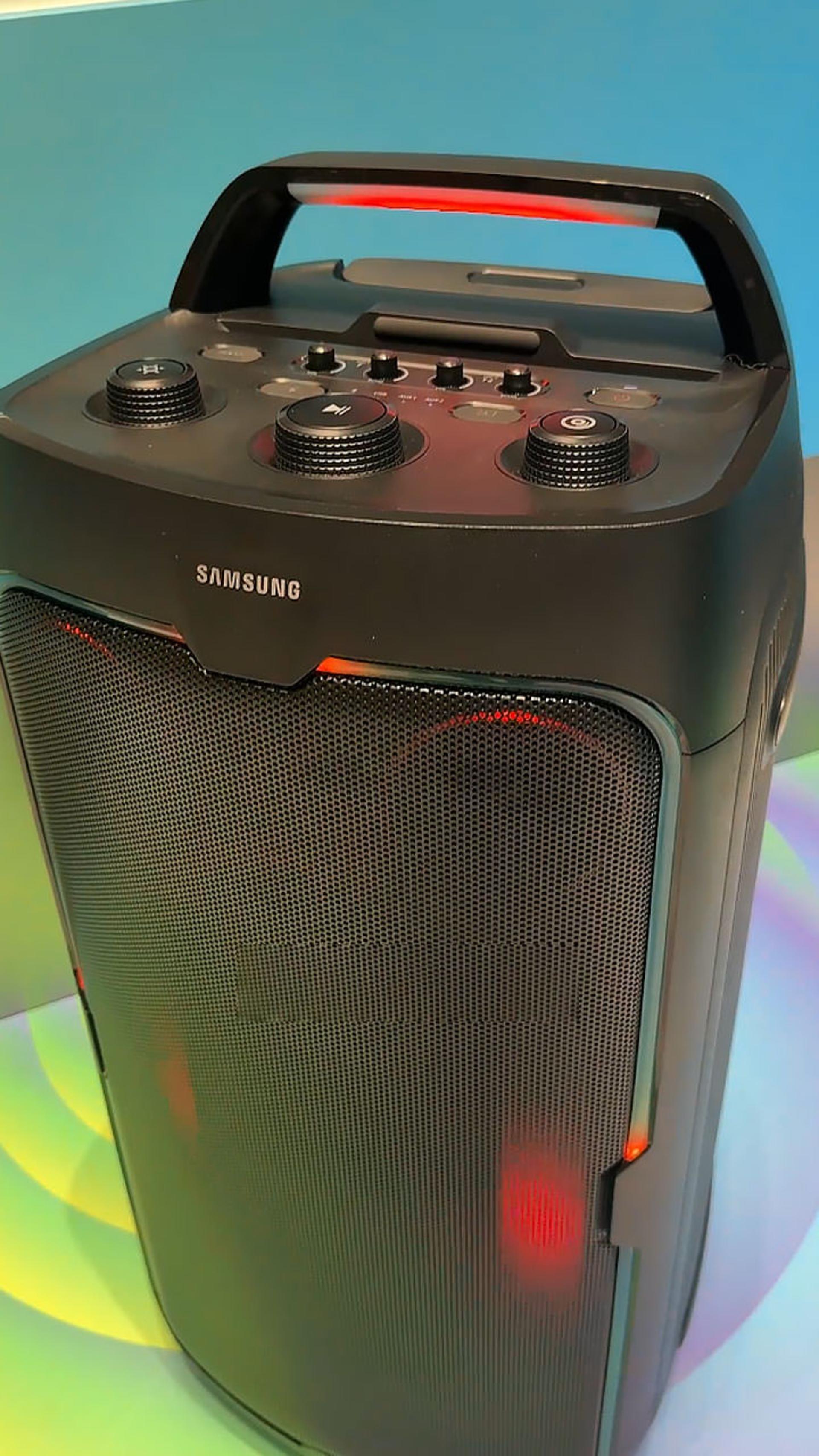 اسپیکر پرتابل قدرتمند سامسونگ